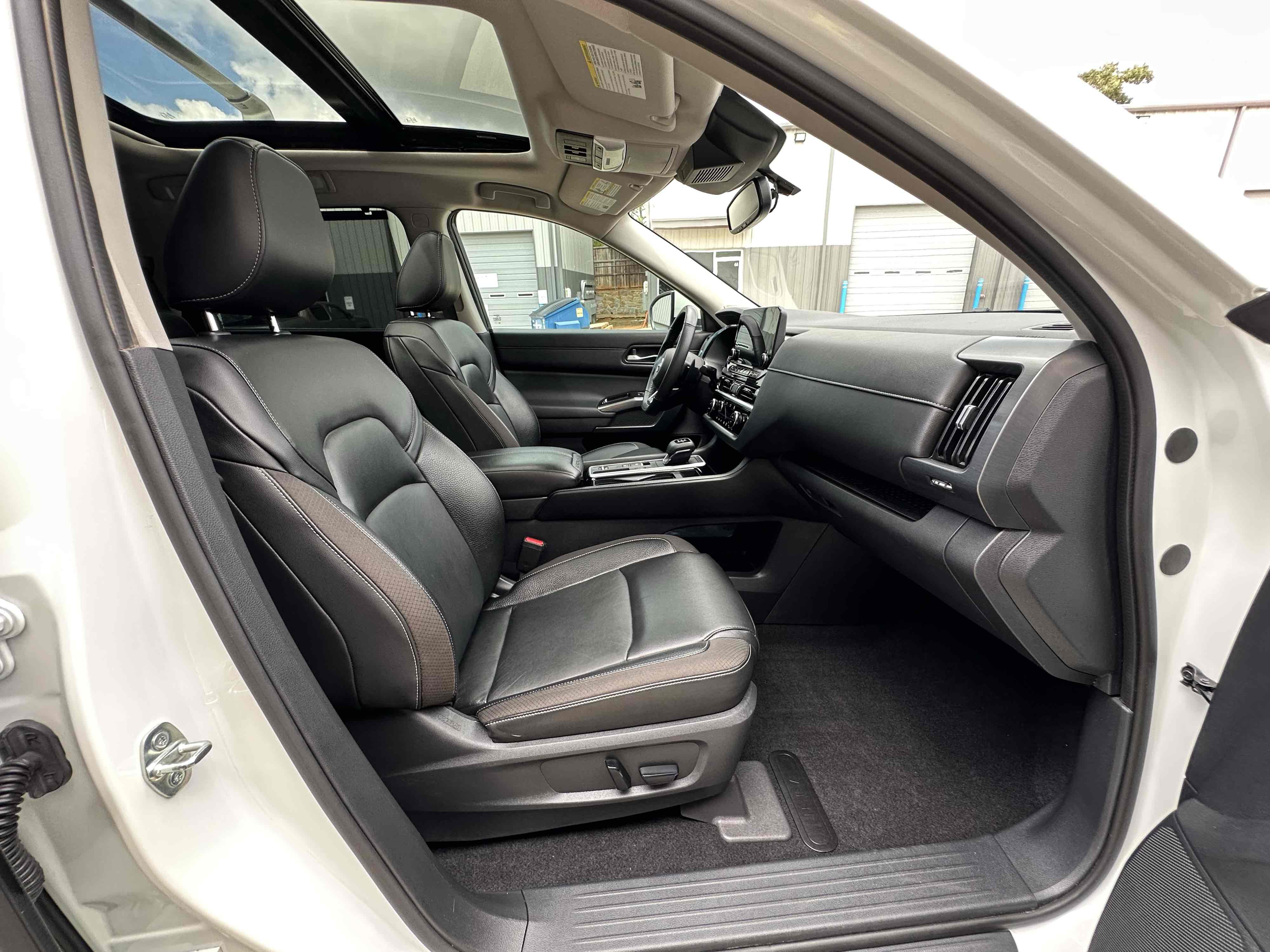 2022 Nissan Pathfinder SL photo 15