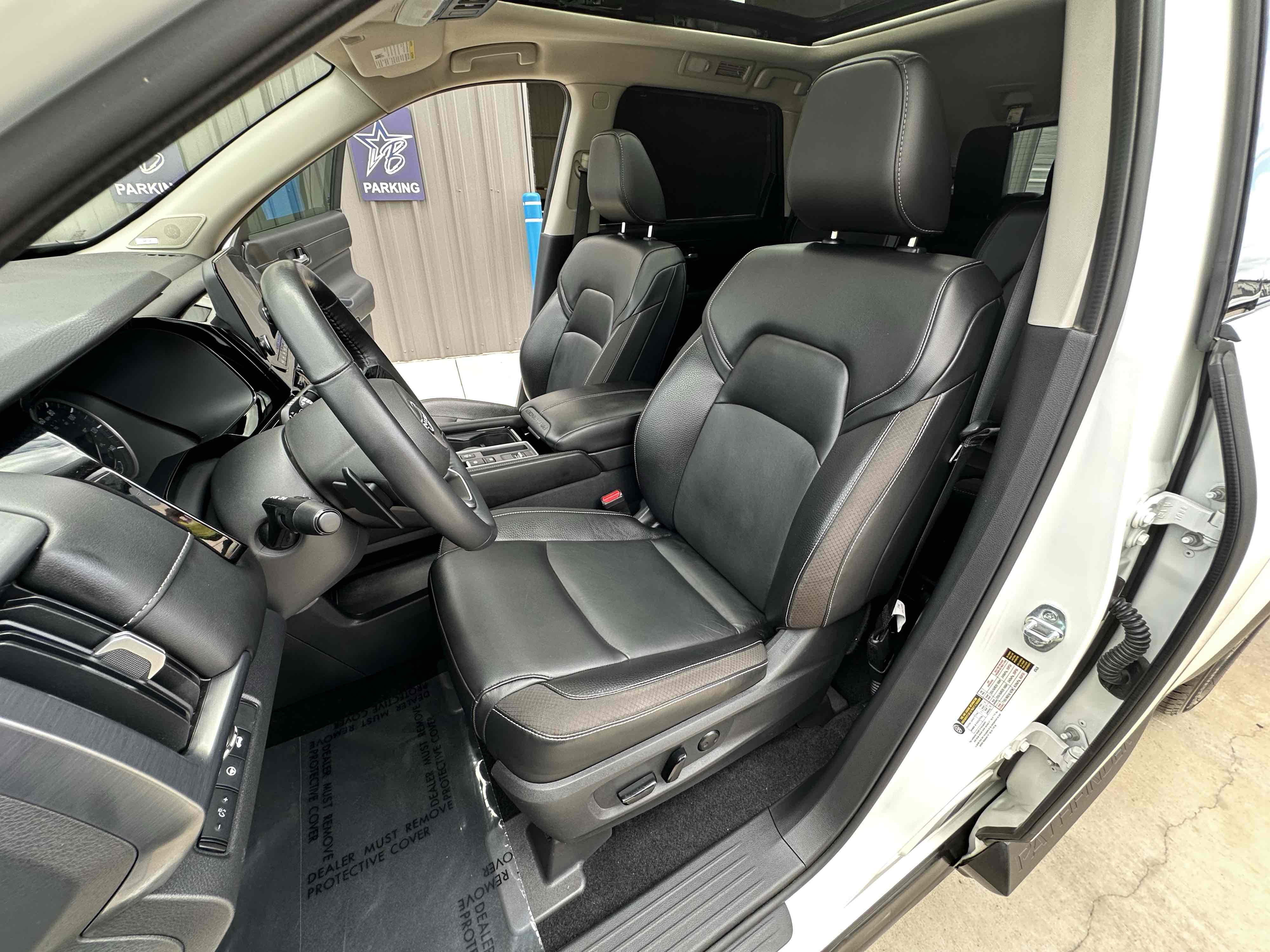 2022 Nissan Pathfinder SL photo 17