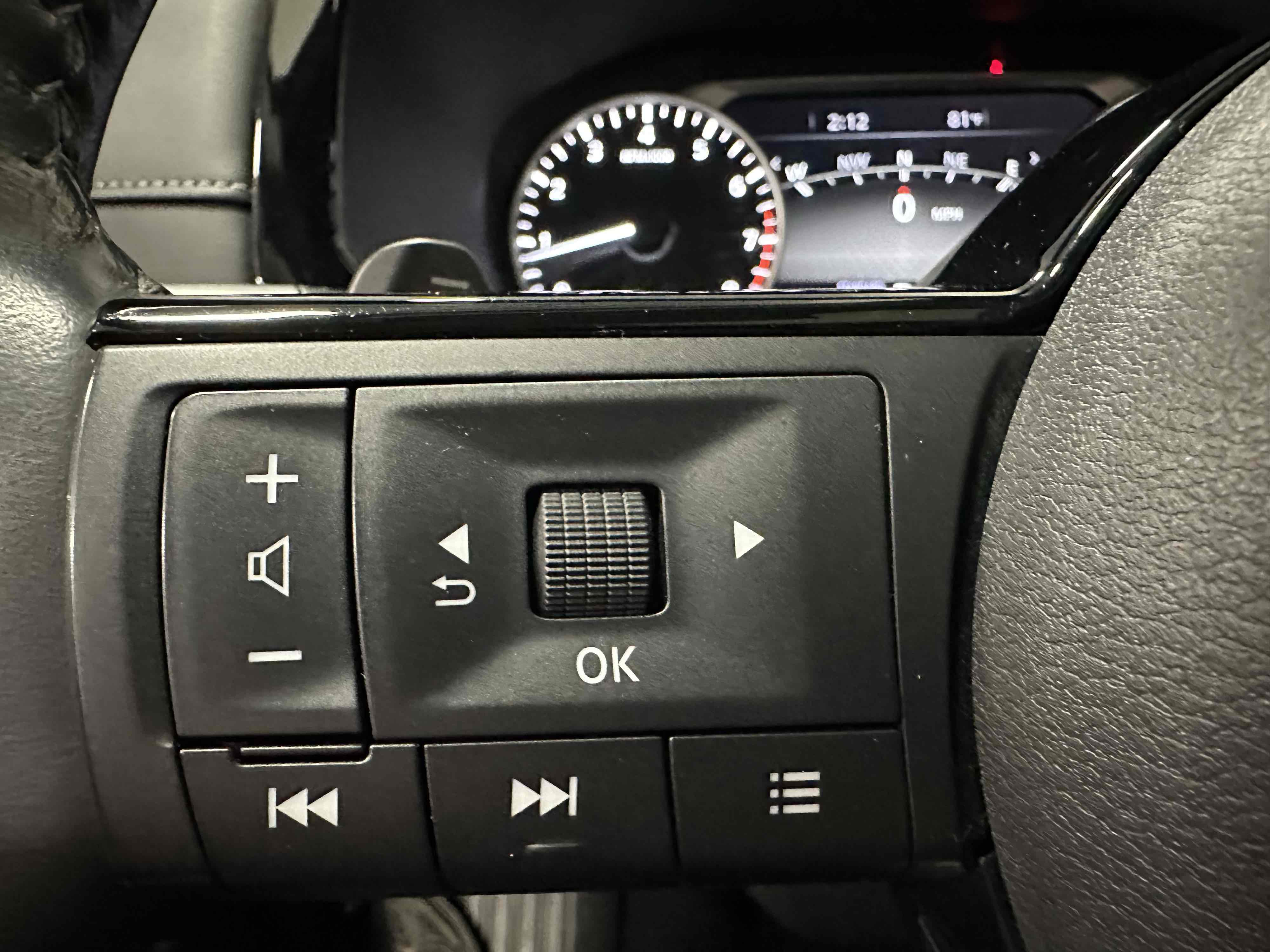 2022 Nissan Pathfinder SL photo 23