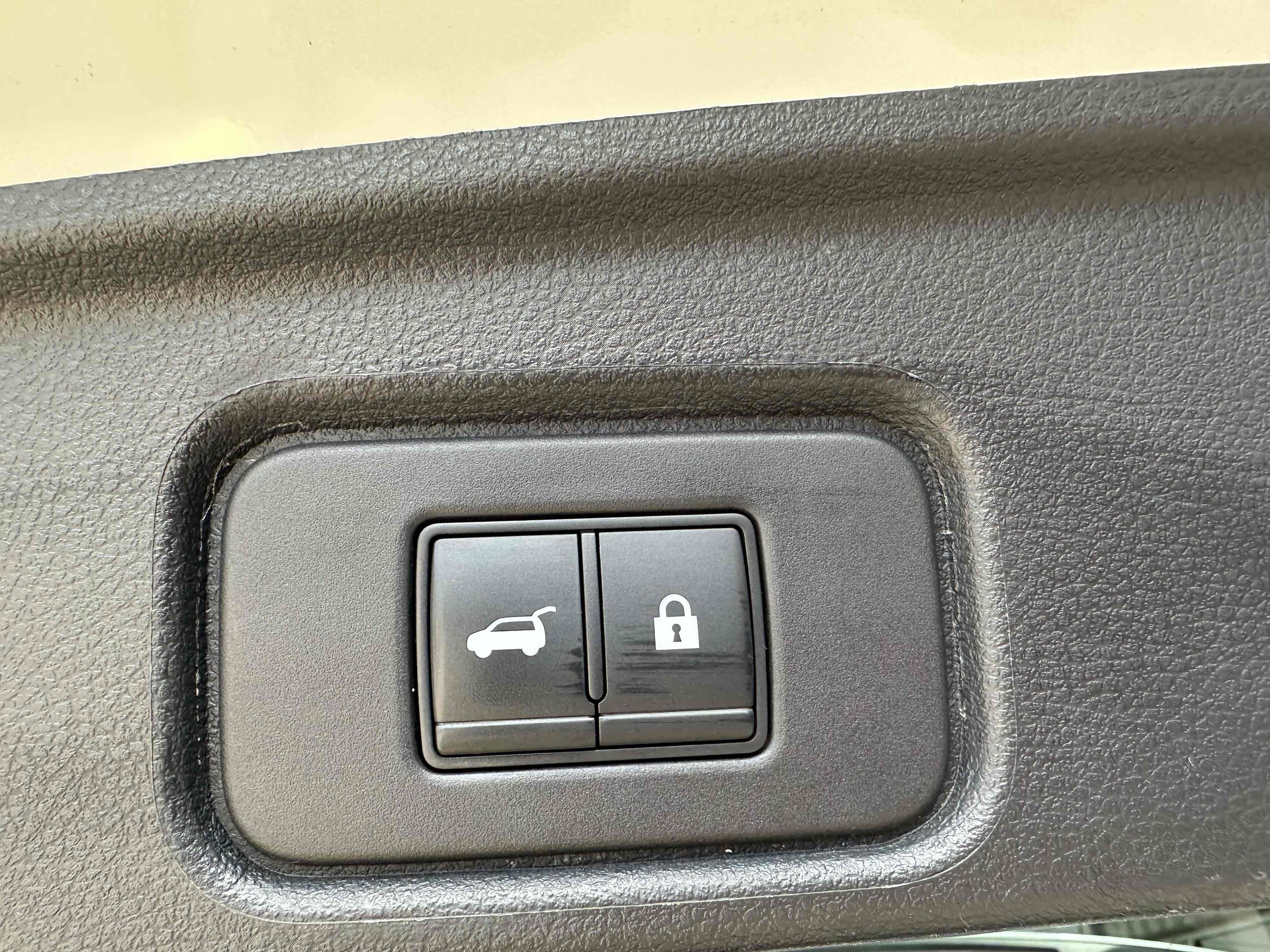 2022 Nissan Pathfinder SL photo 28