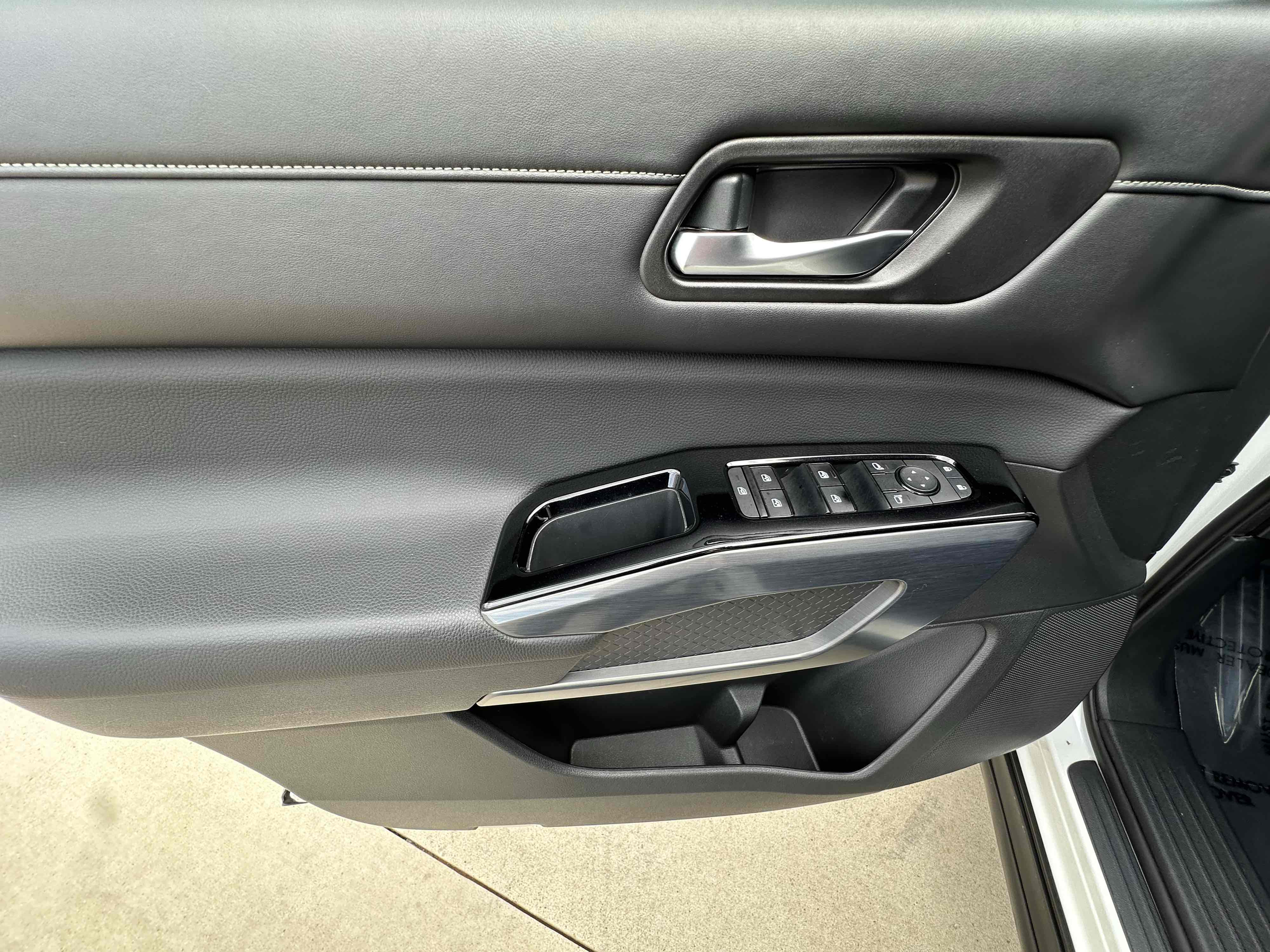 2022 Nissan Pathfinder SL photo 33
