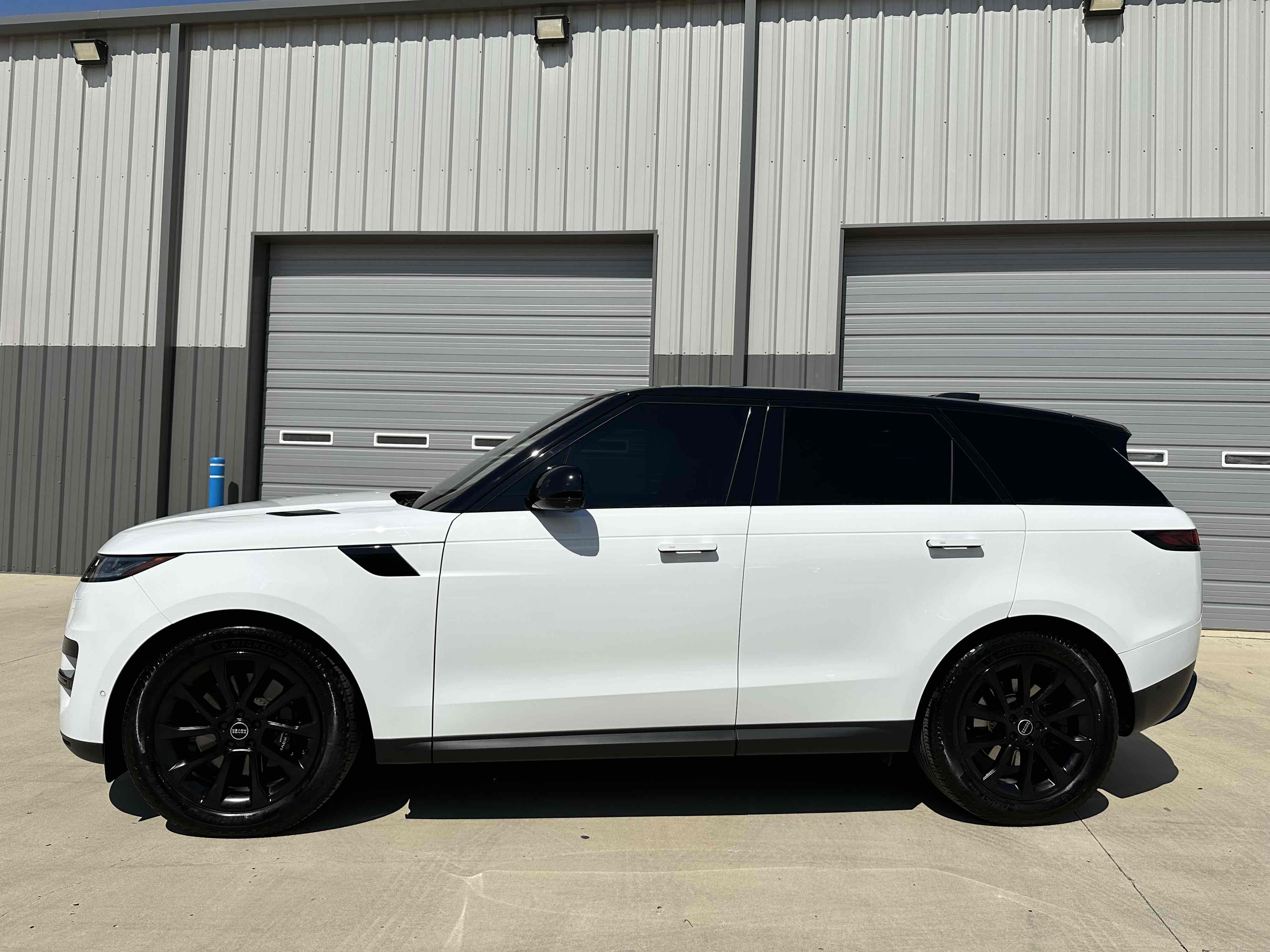 2023 Land Rover Range Rover Sport P360 Dynamic SE photo 3