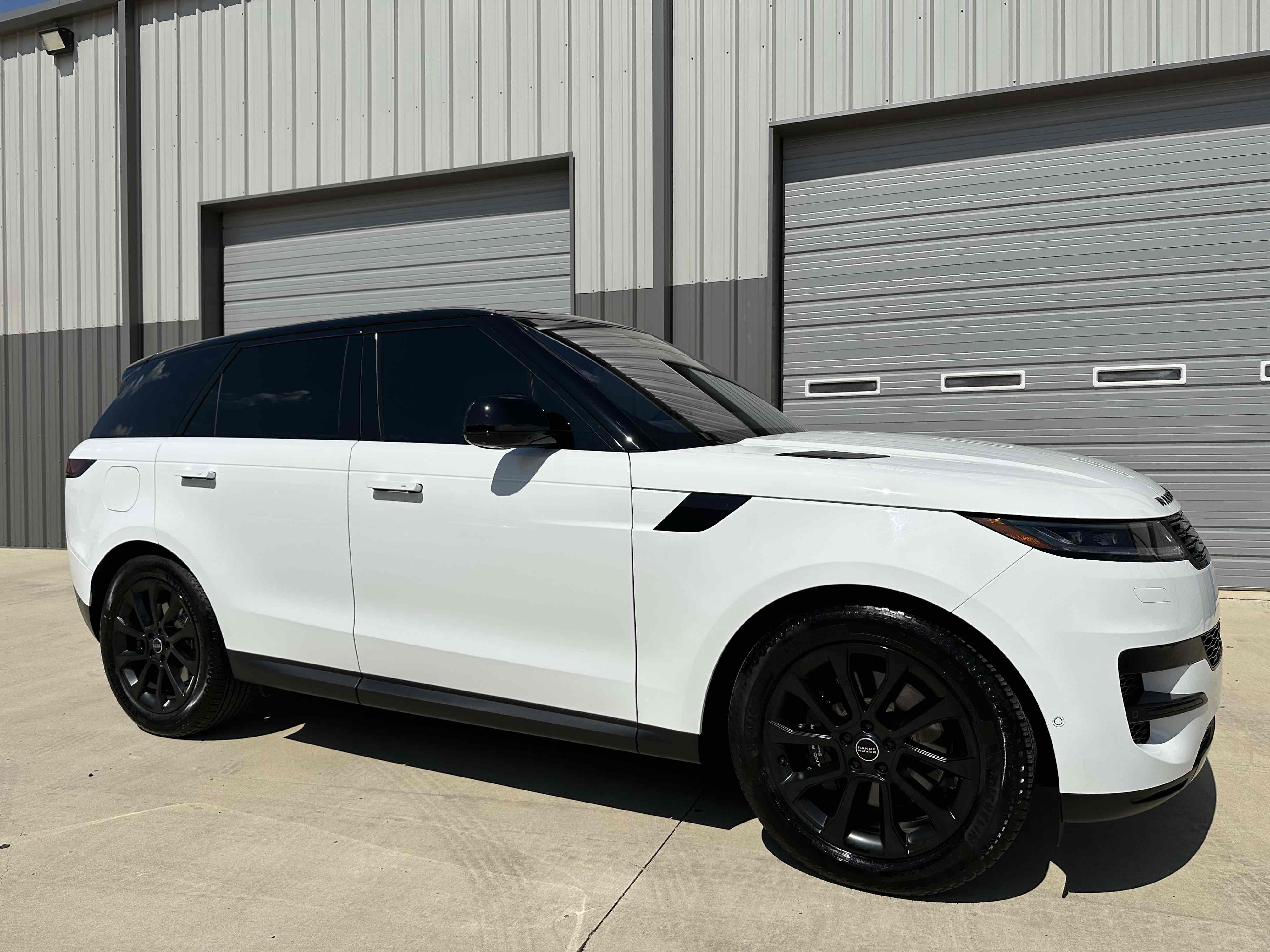 2023 Land Rover Range Rover Sport P360 Dynamic SE photo 2