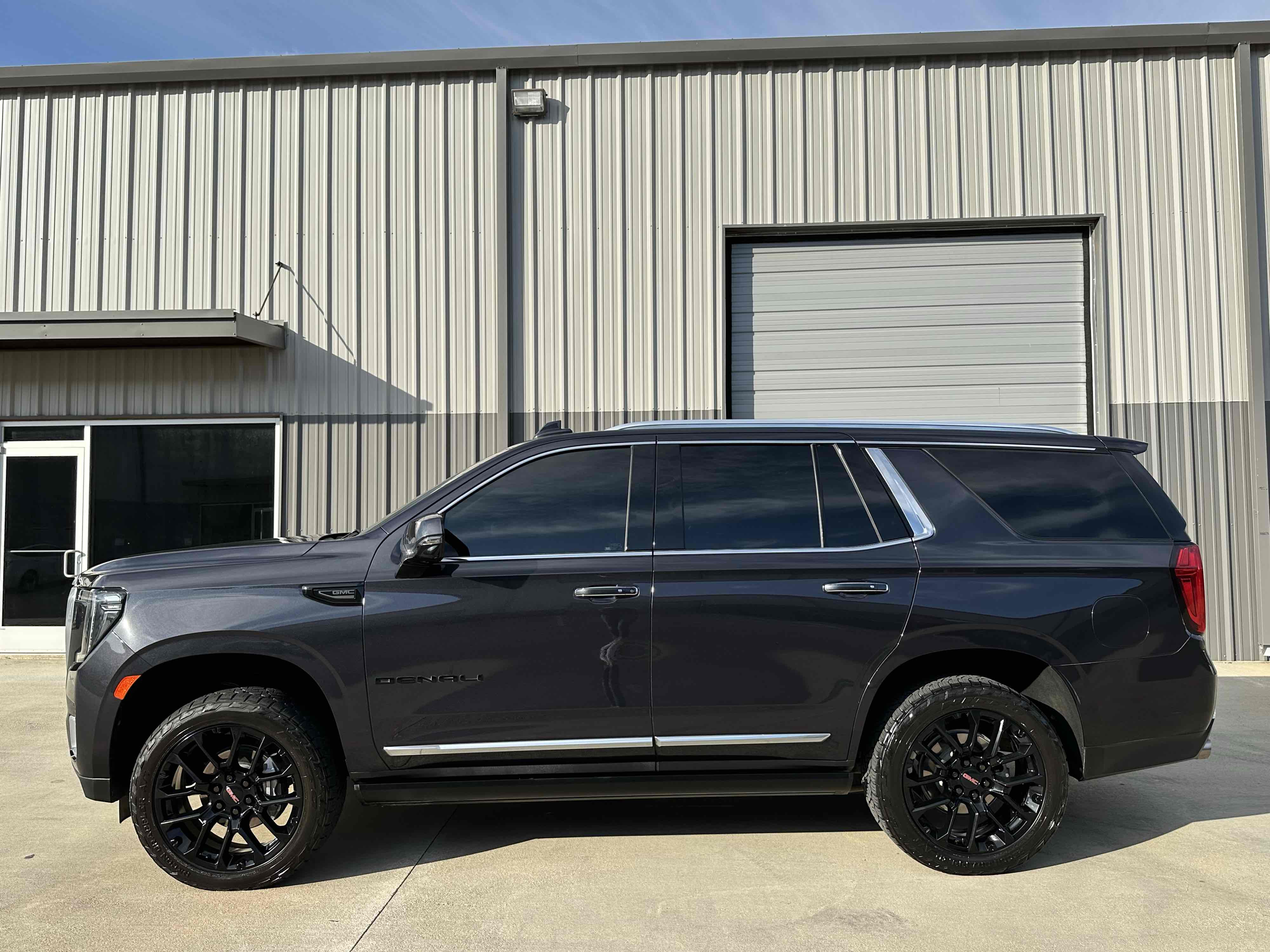 2023 Gmc Yukon Denali photo 3