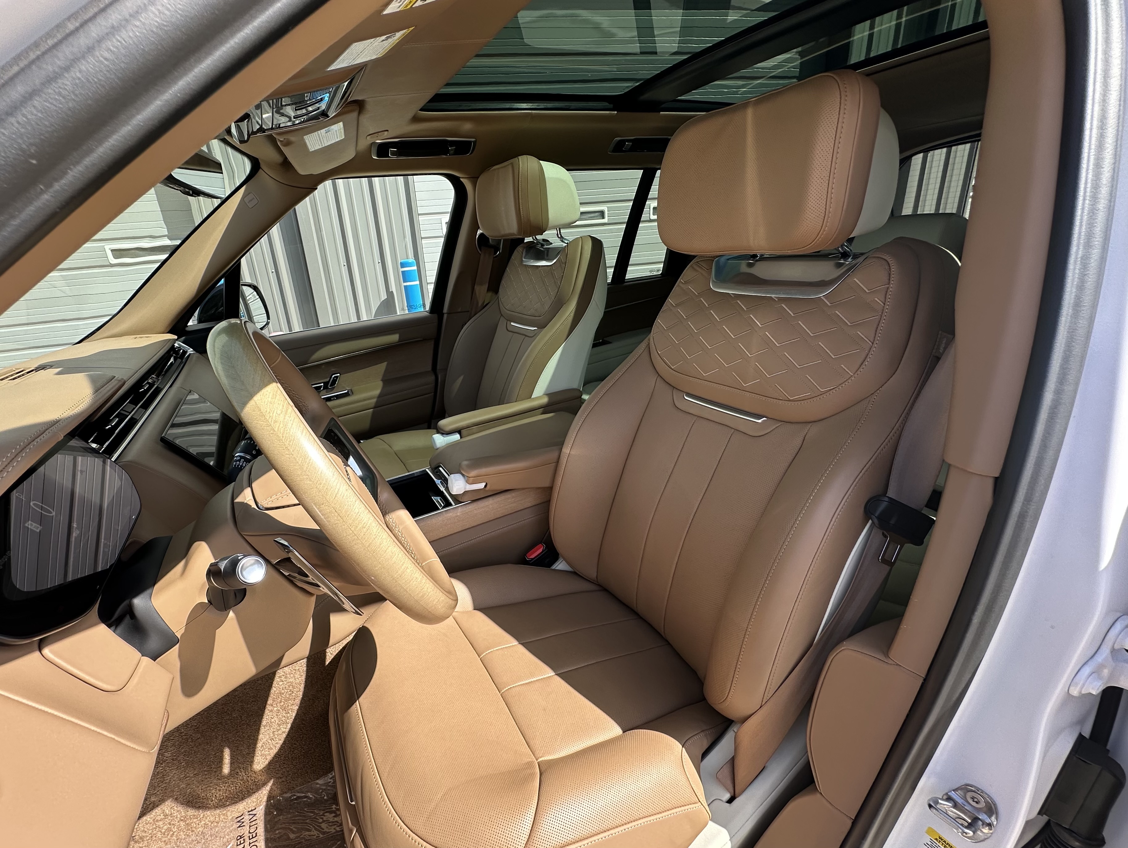 2024 Land Rover Range Rover SV - Photo 17