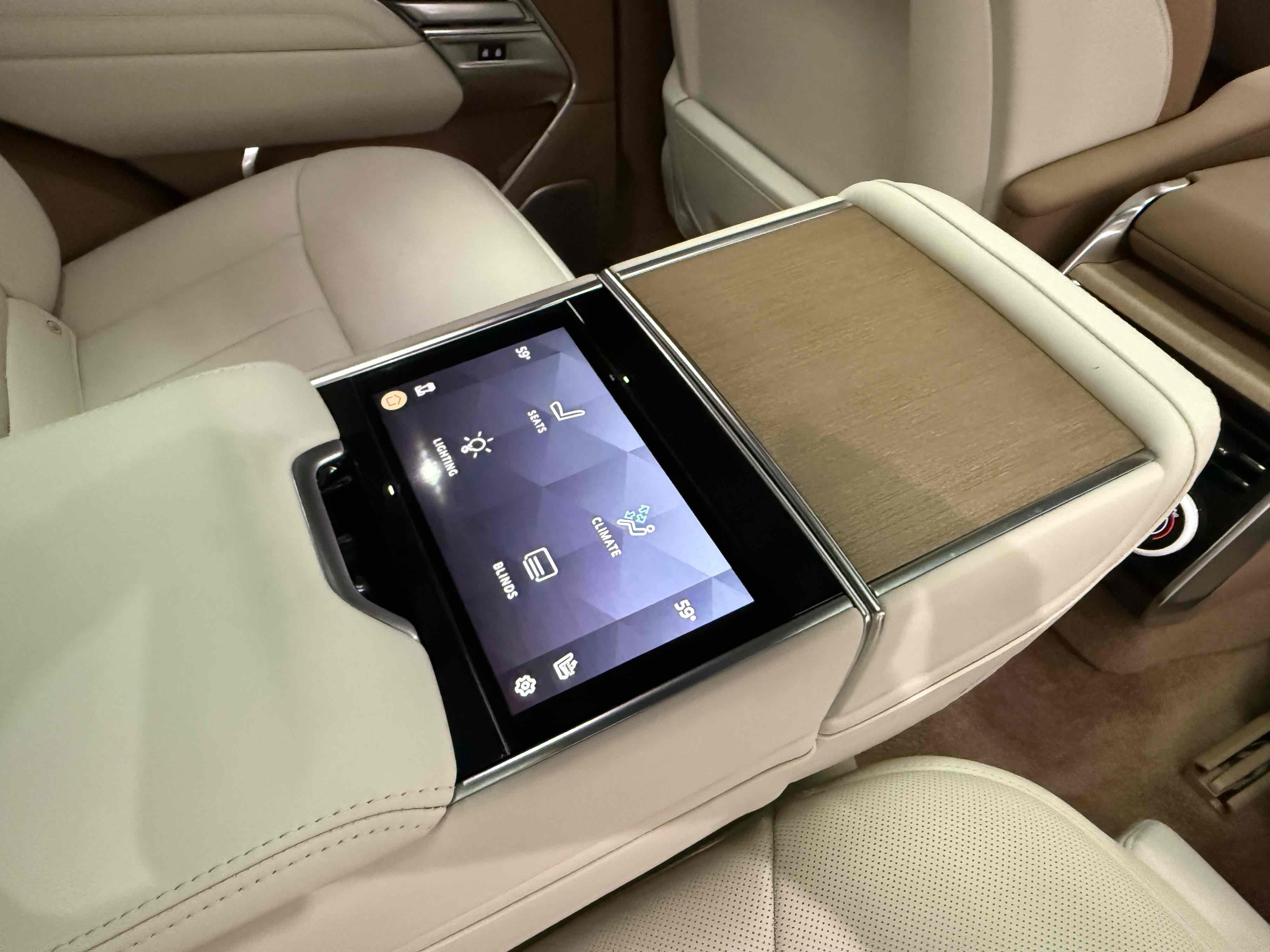 2024 Land Rover Range Rover SV - Photo 15