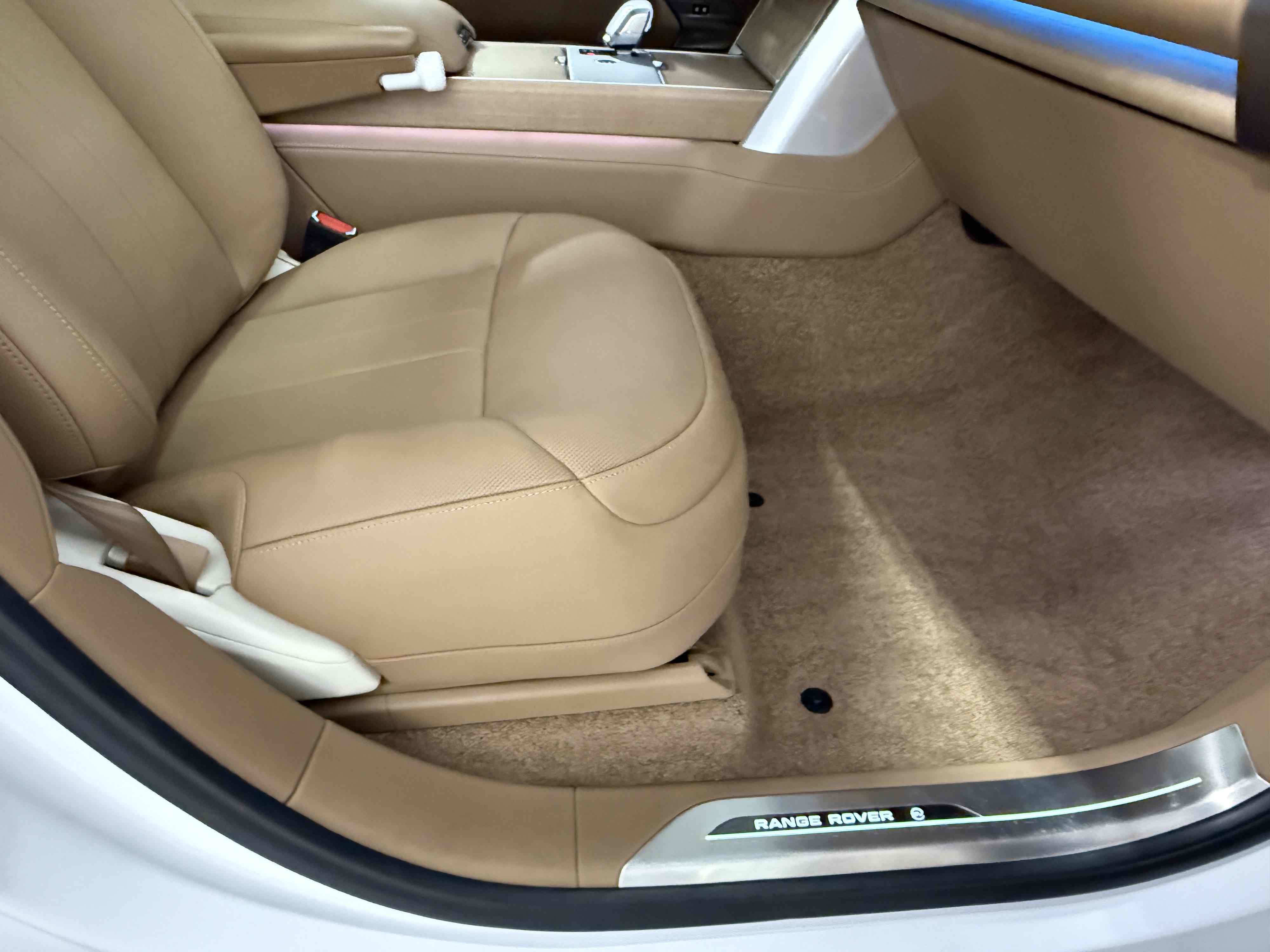 2024 Land Rover Range Rover SV - Photo 21