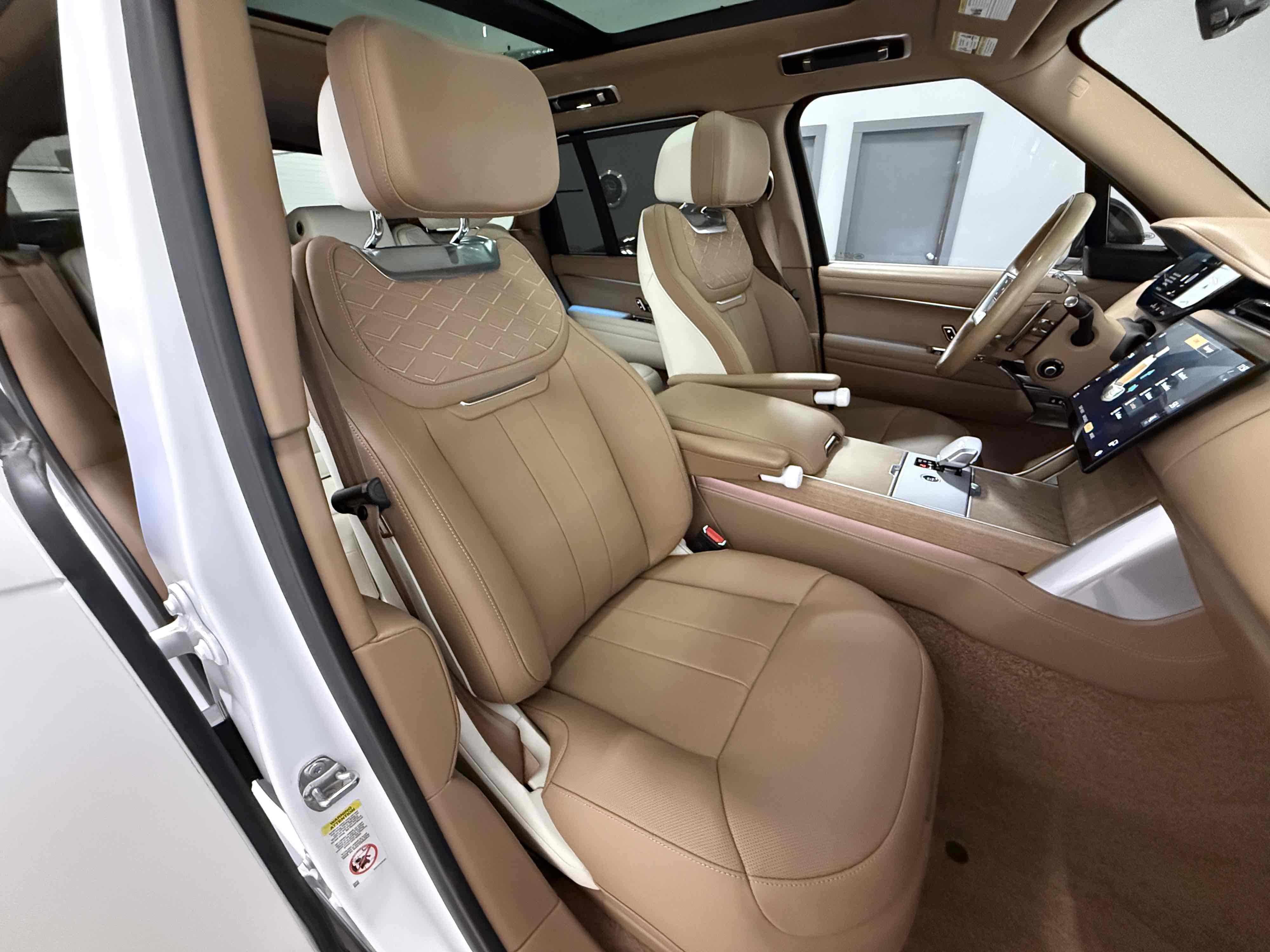 2024 Land Rover Range Rover SV - Photo 6