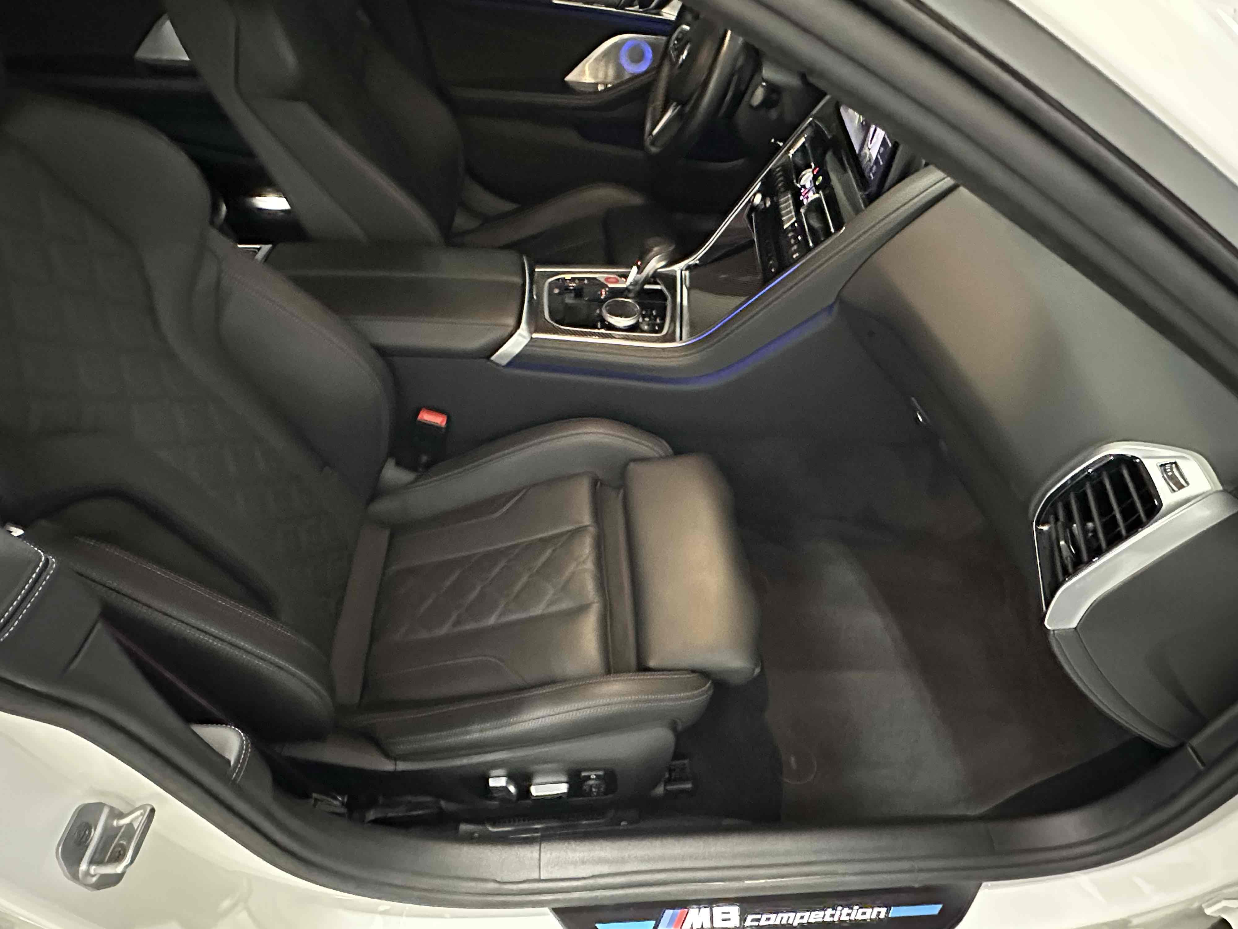 Photo 10 of this BMW M8
