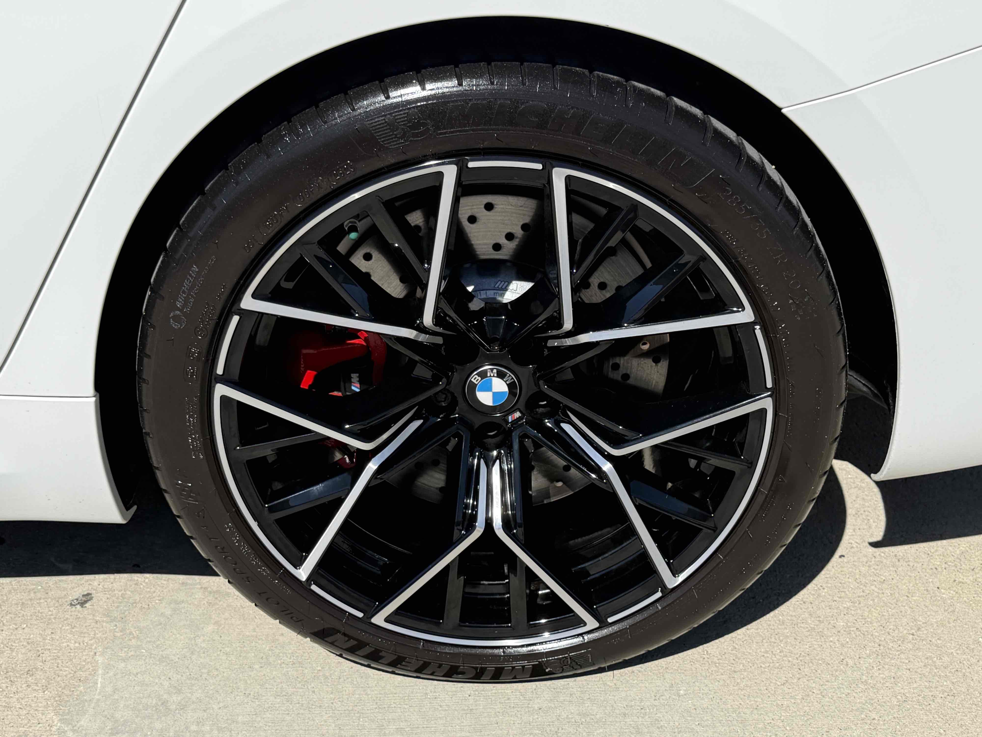 Photo 40 of this BMW M8