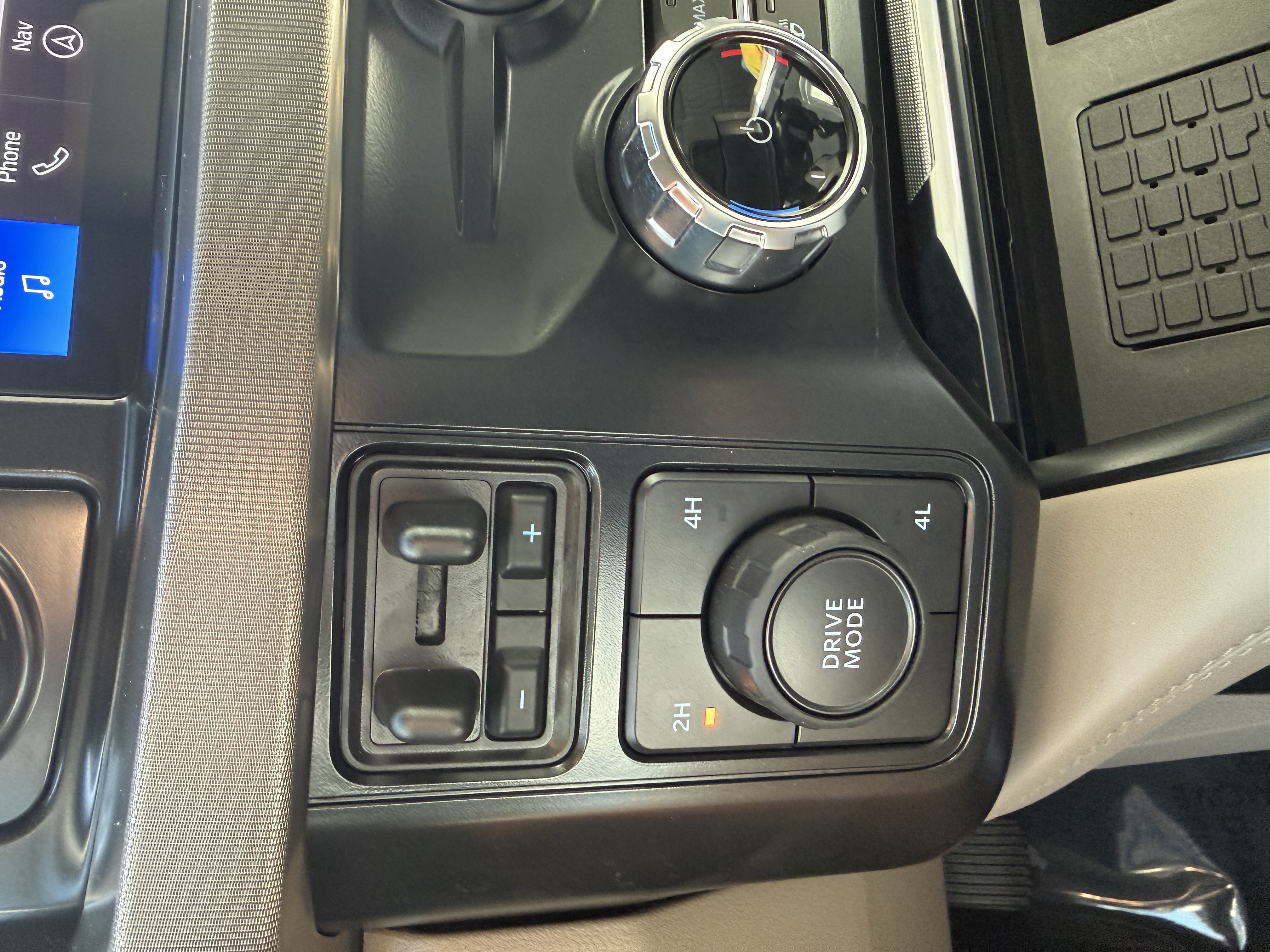 Photo 38 of this Ford Super Duty F-450 DRW