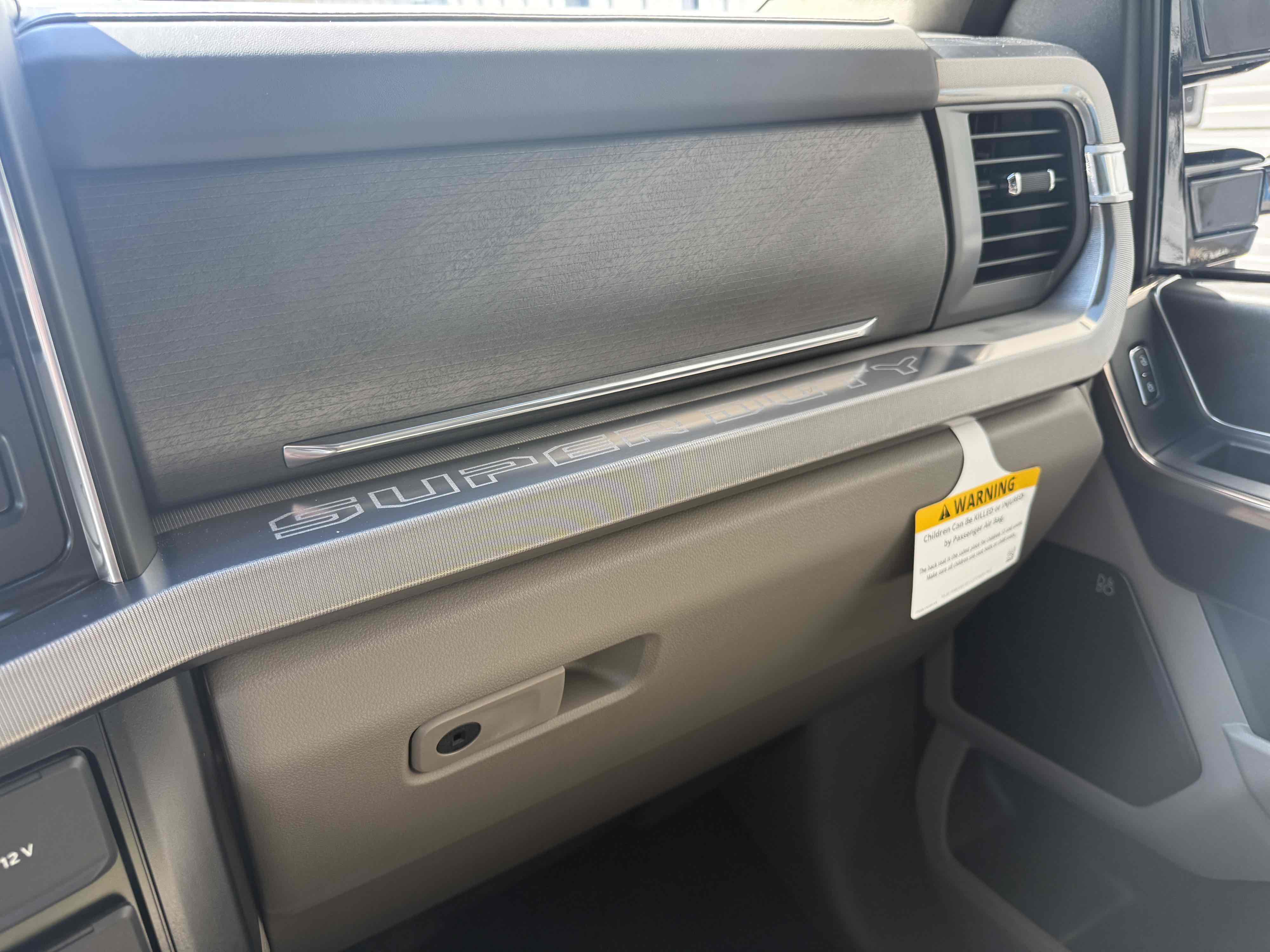 Photo 40 of this Ford Super Duty F-450 DRW