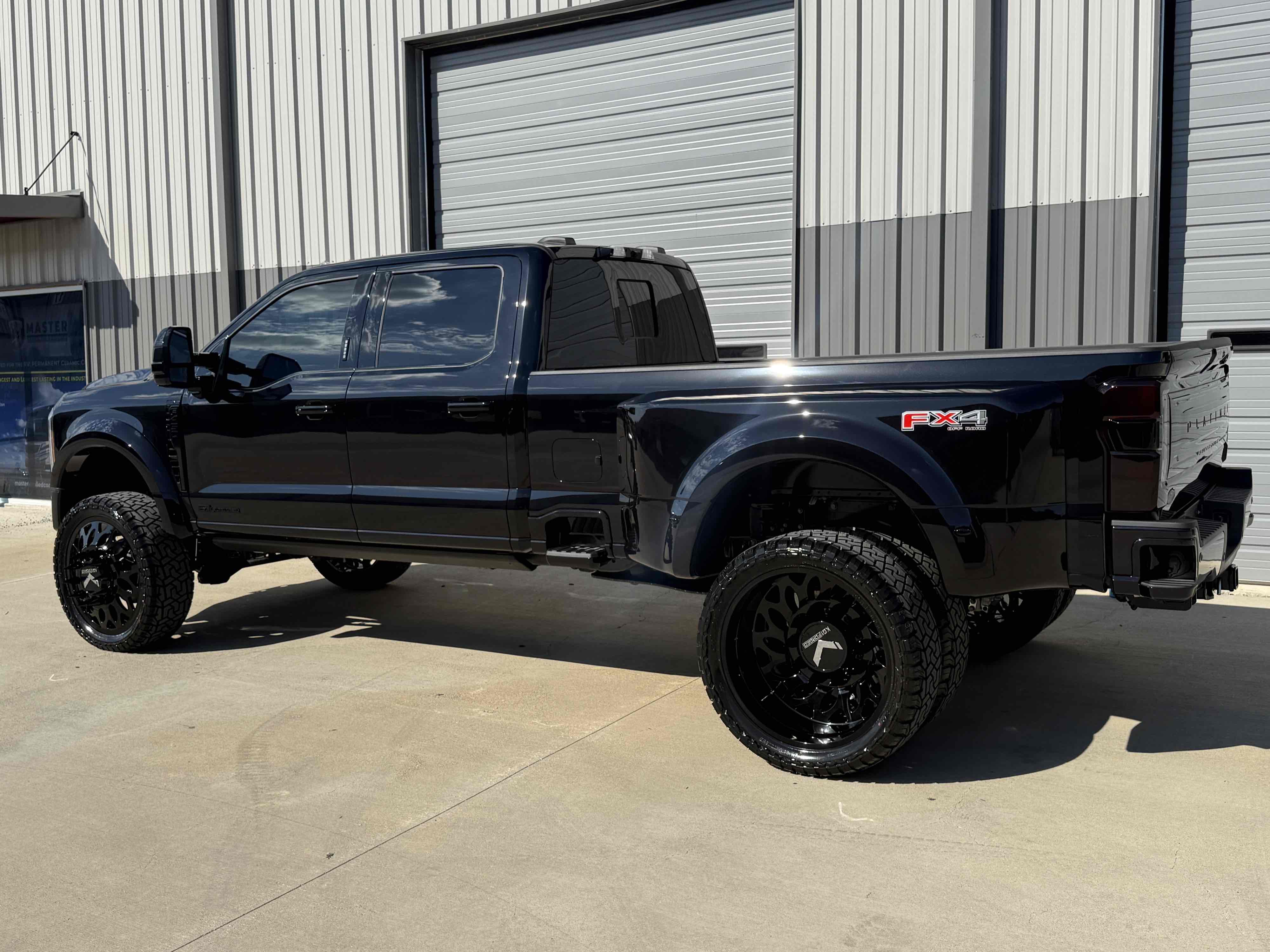 Photo 63 of this Ford Super Duty F-450 DRW