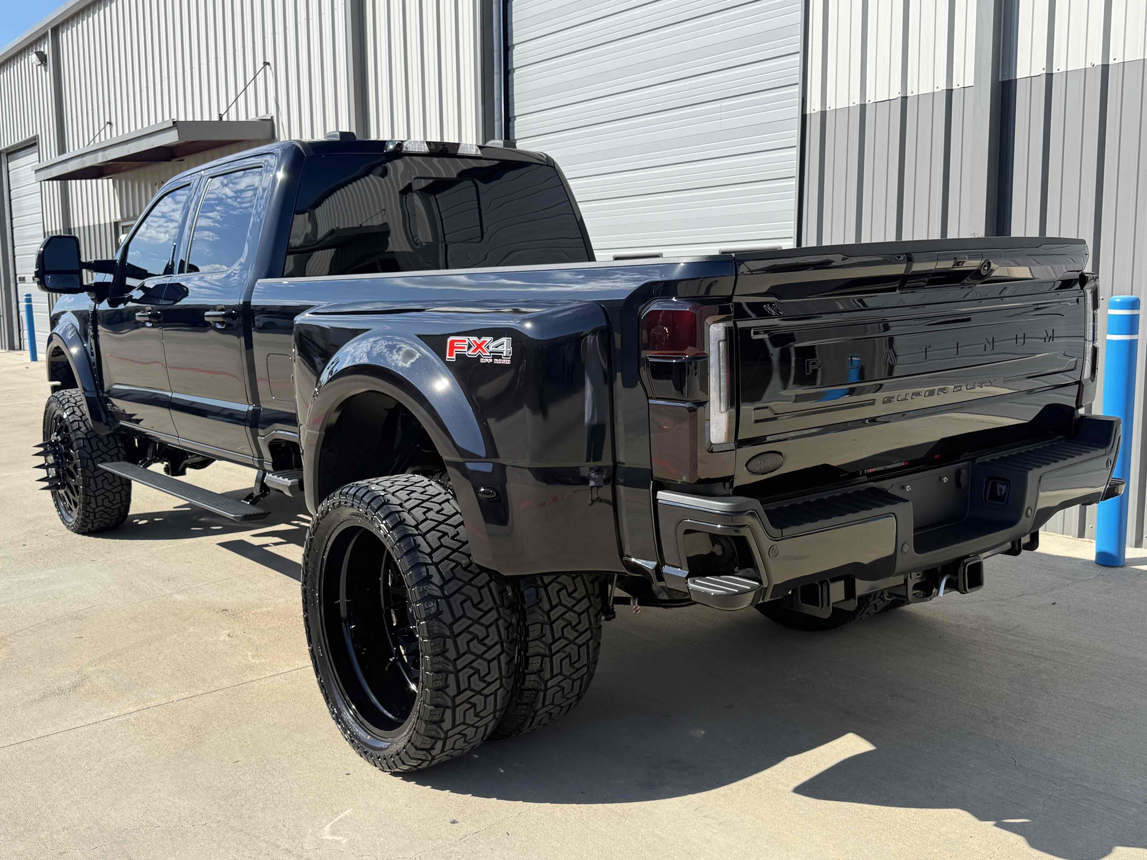 Photo 8 of this Ford Super Duty F-450 DRW