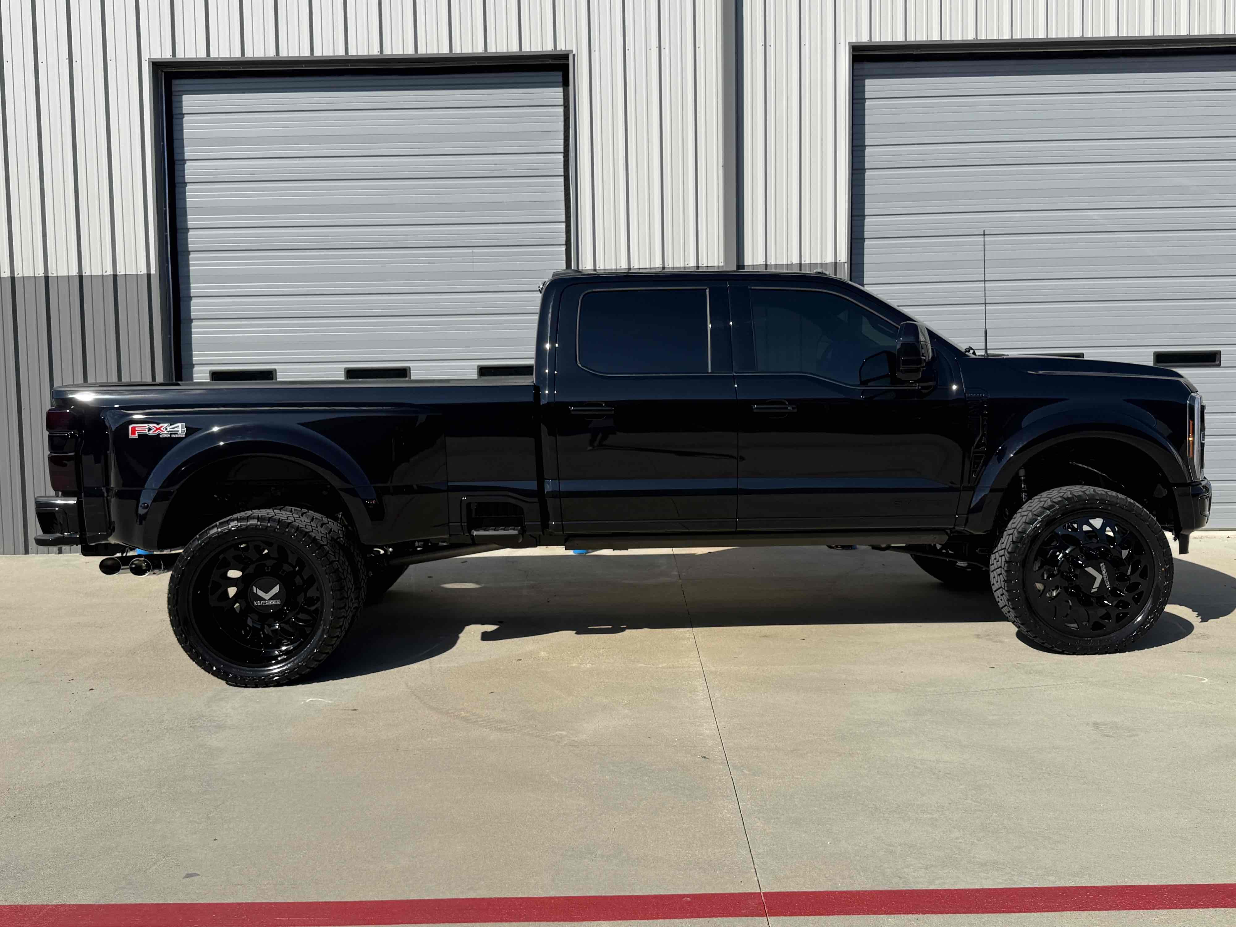 Photo 9 of this Ford Super Duty F-450 DRW