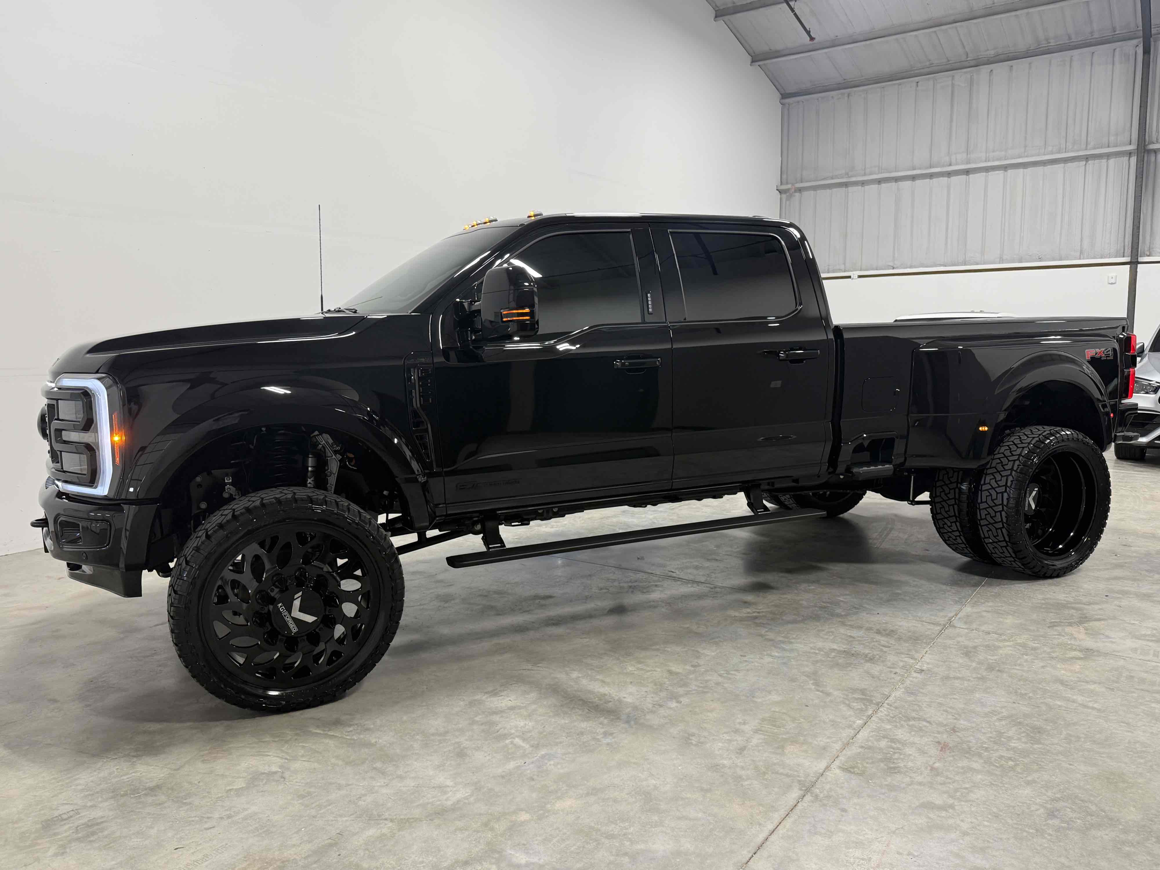 Photo 101 of this Ford Super Duty F-450 DRW