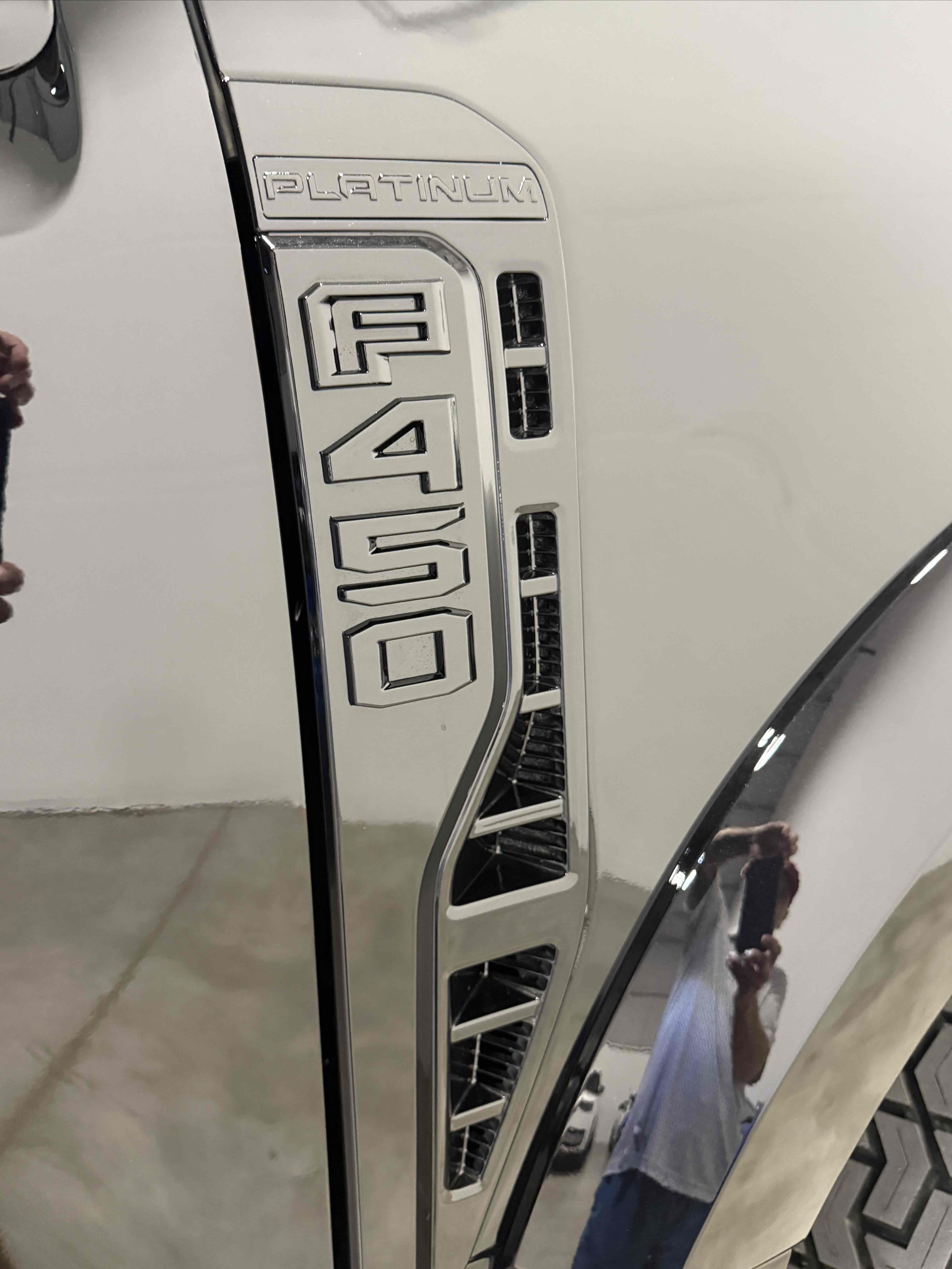 Photo 108 of this Ford Super Duty F-450 DRW