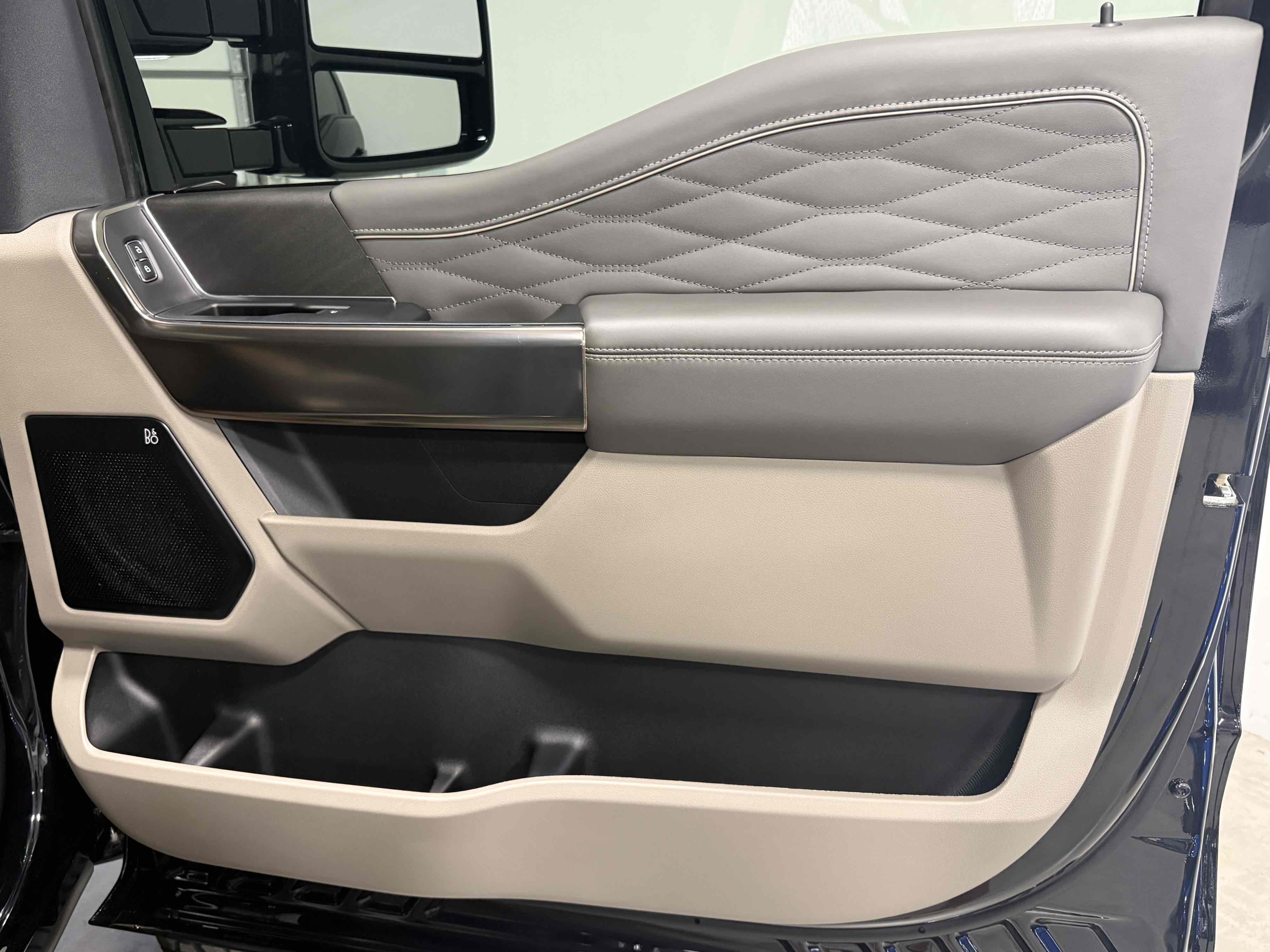 Photo 115 of this Ford Super Duty F-450 DRW