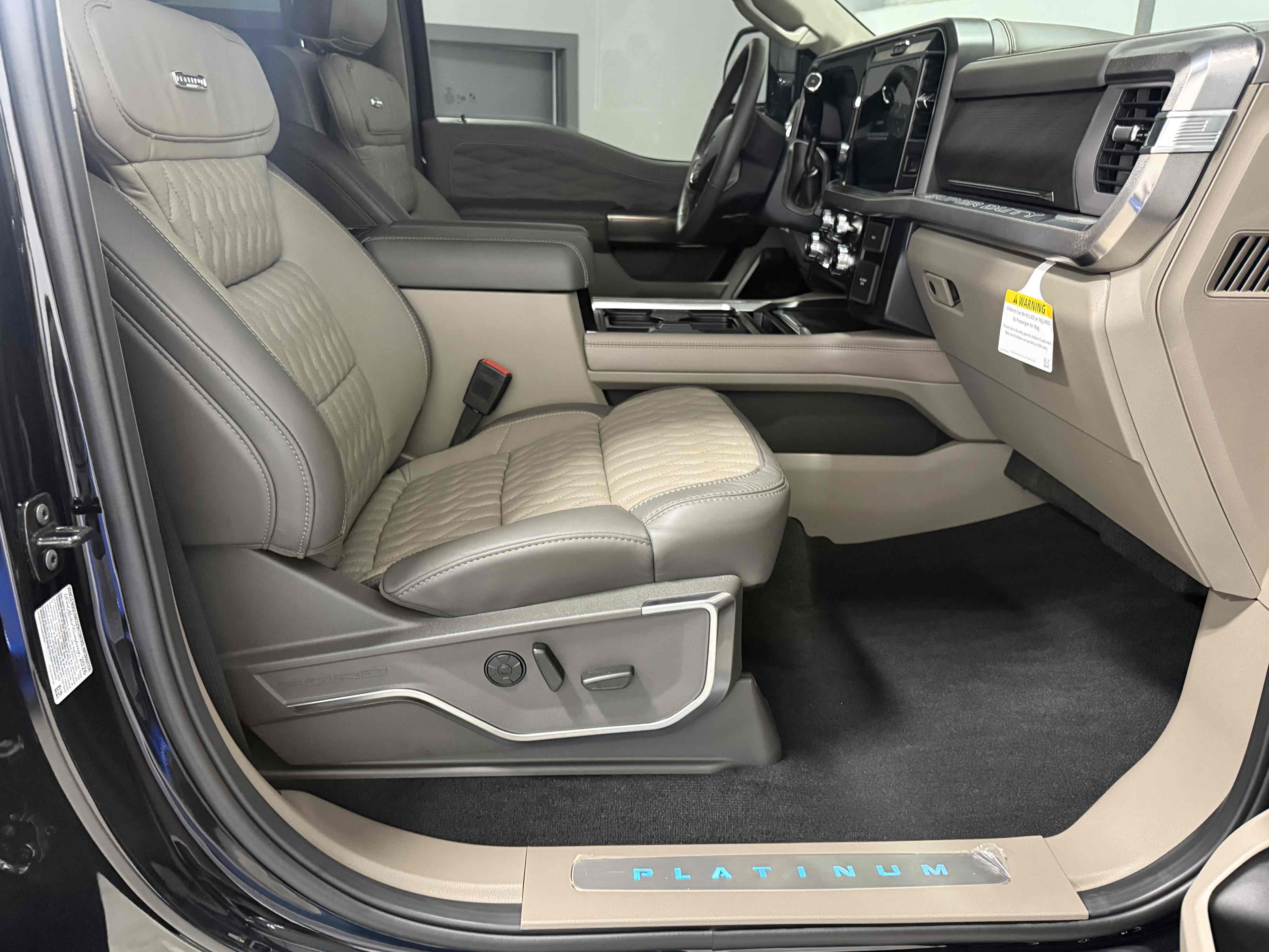 Photo 118 of this Ford Super Duty F-450 DRW