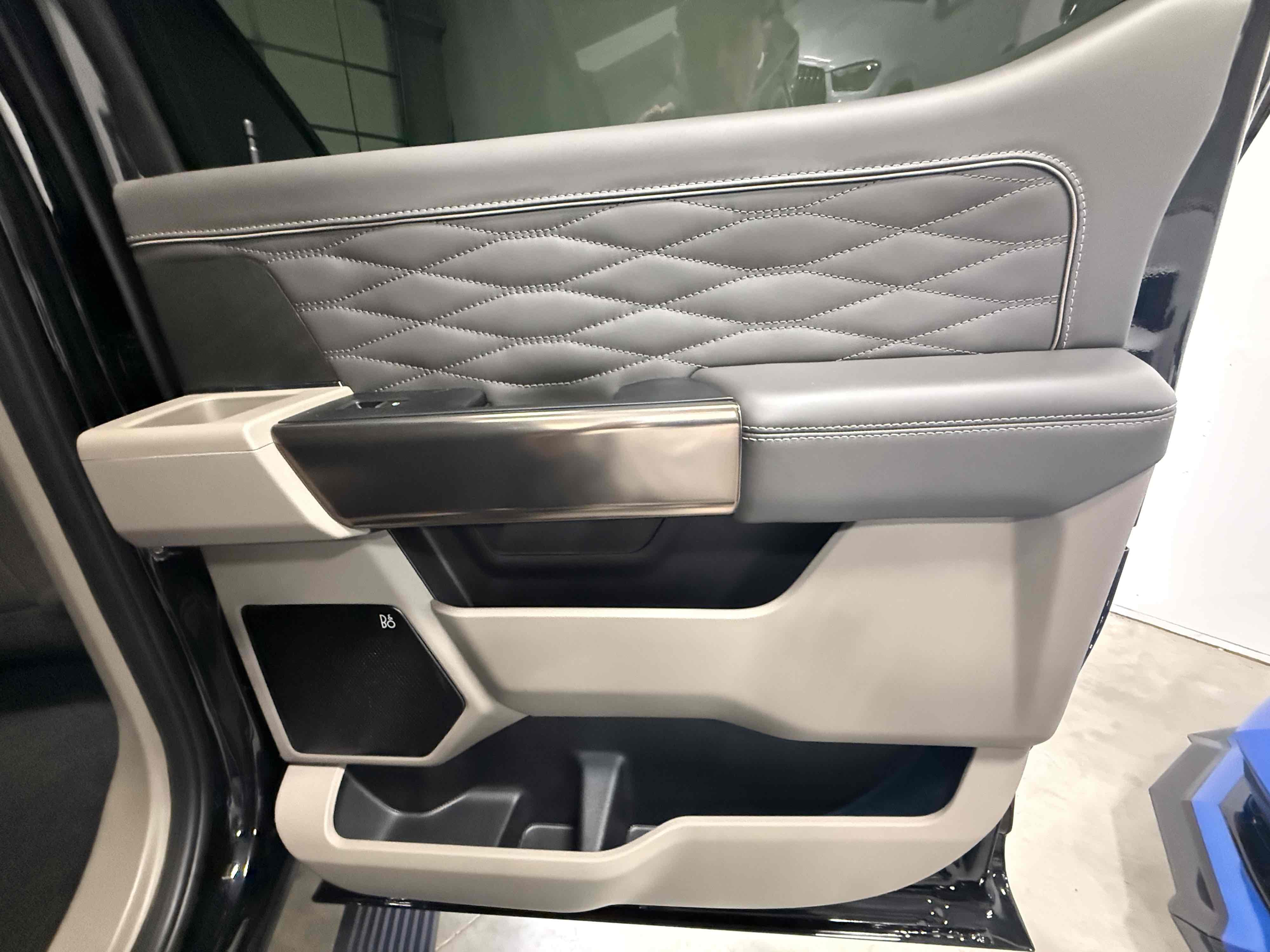 Photo 125 of this Ford Super Duty F-450 DRW