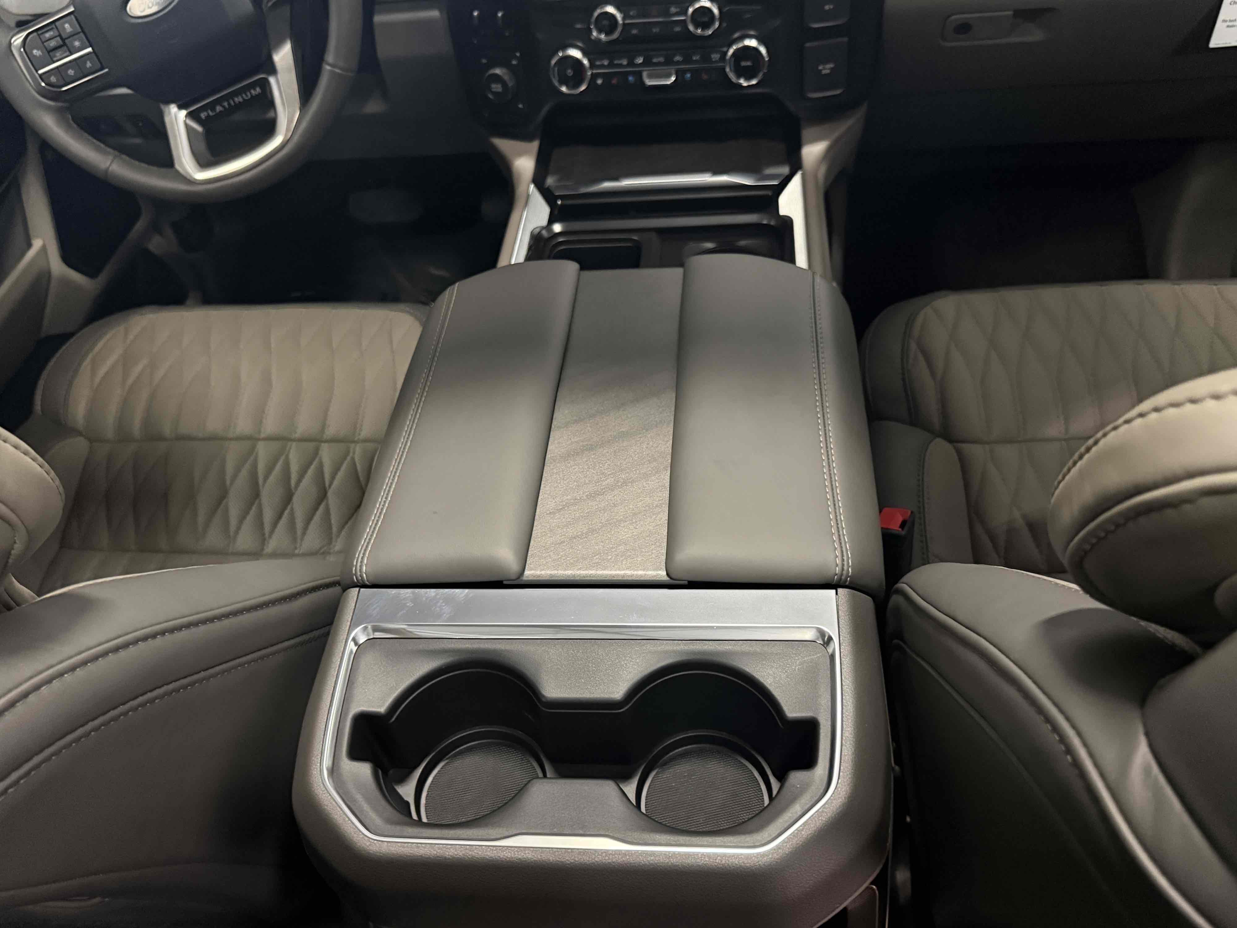 Photo 133 of this Ford Super Duty F-450 DRW