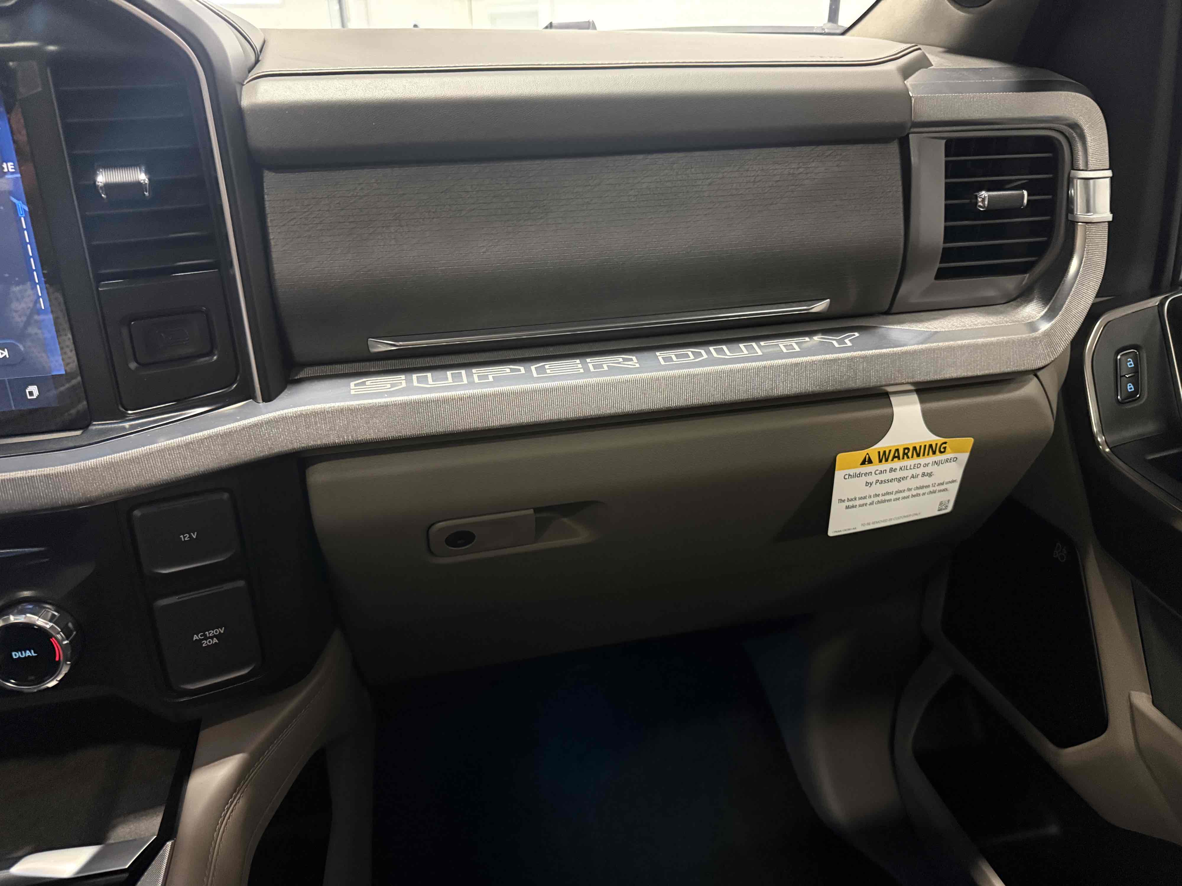Photo 139 of this Ford Super Duty F-450 DRW
