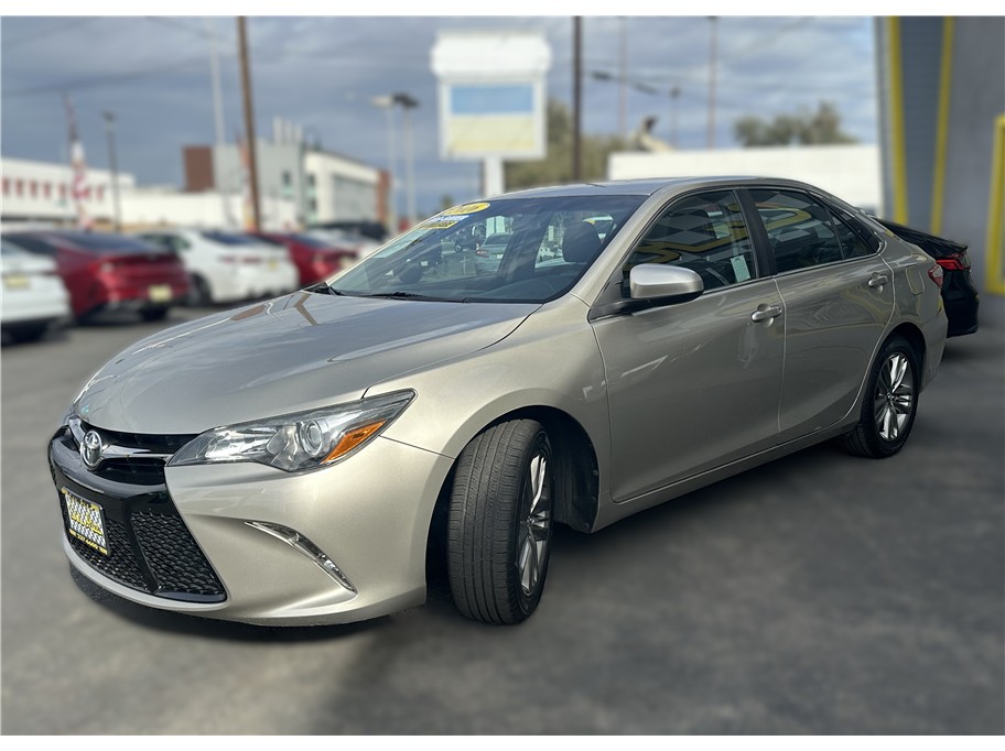 2016 Toyota Camry SE photo 4