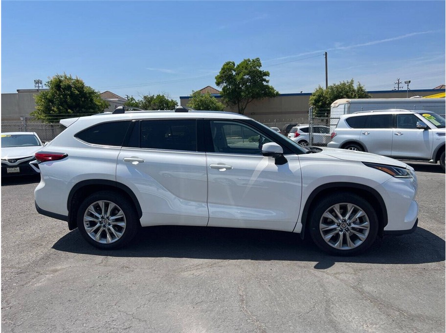 2021 Toyota Highlander Limited photo 2