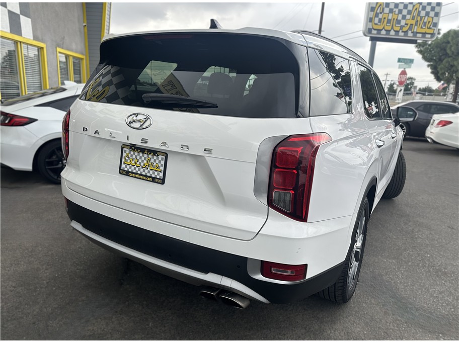Photo 9 of this Hyundai Palisade
