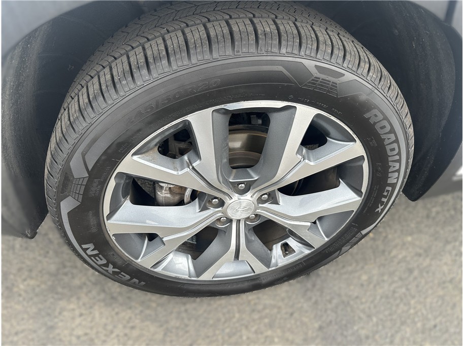 Photo 21 of this Hyundai Palisade