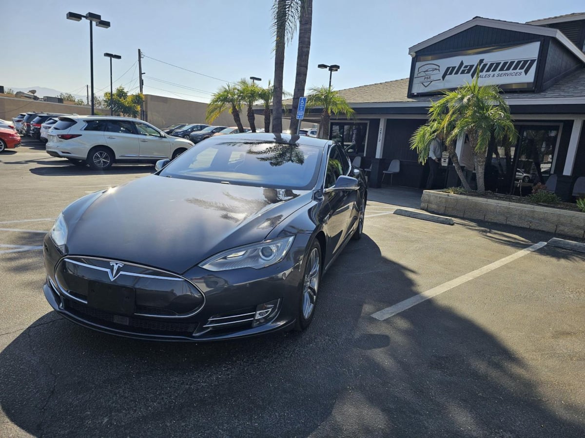 2015 Tesla Model S 70D