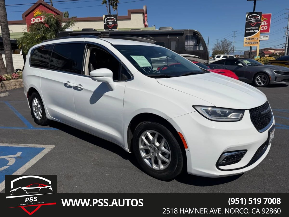 2021 Chrysler Pacifica Touring L's photo