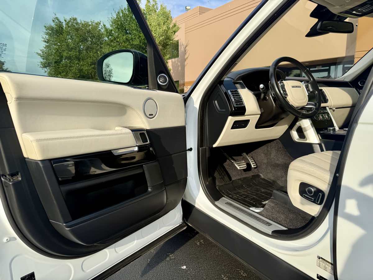 2016 Land Rover Range Rover SuperCharged photo 38