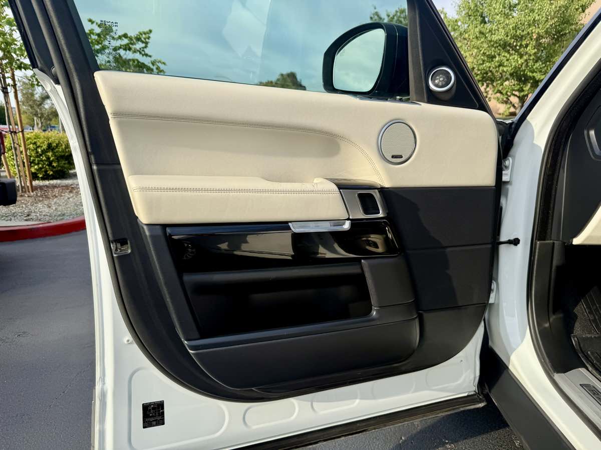 2016 Land Rover Range Rover SuperCharged photo 39