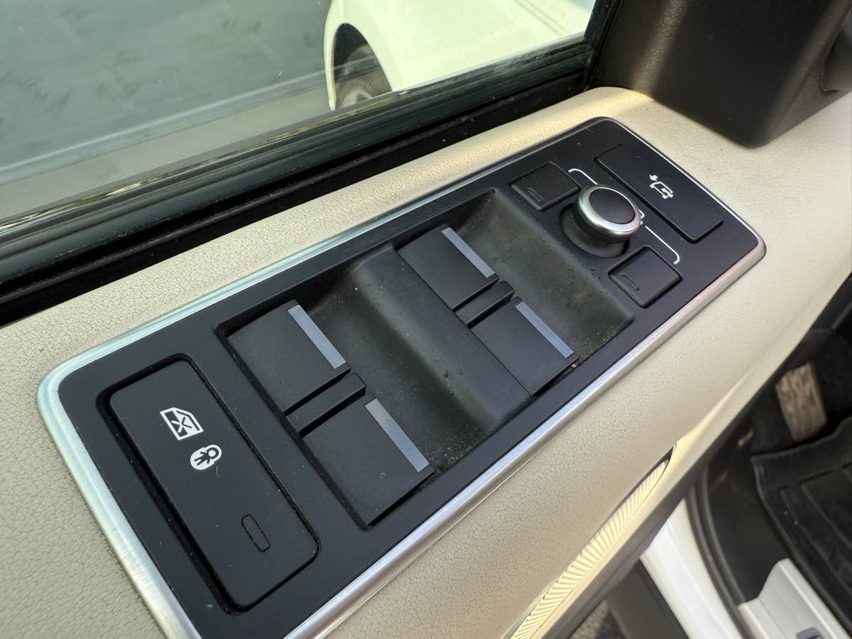 2016 Land Rover Range Rover SuperCharged photo 41