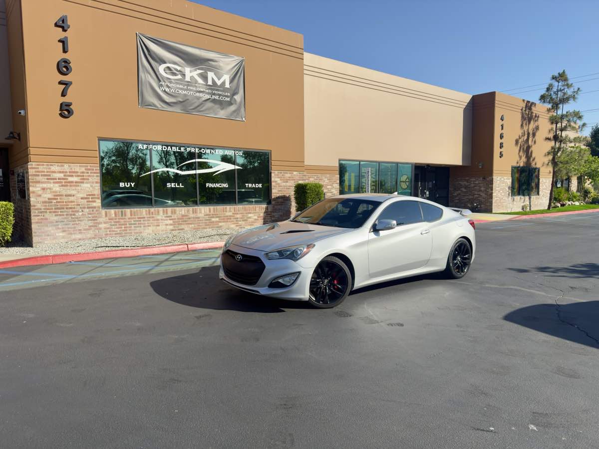 2014 Hyundai Genesis Coupe 3.8 Ultimate photo 2