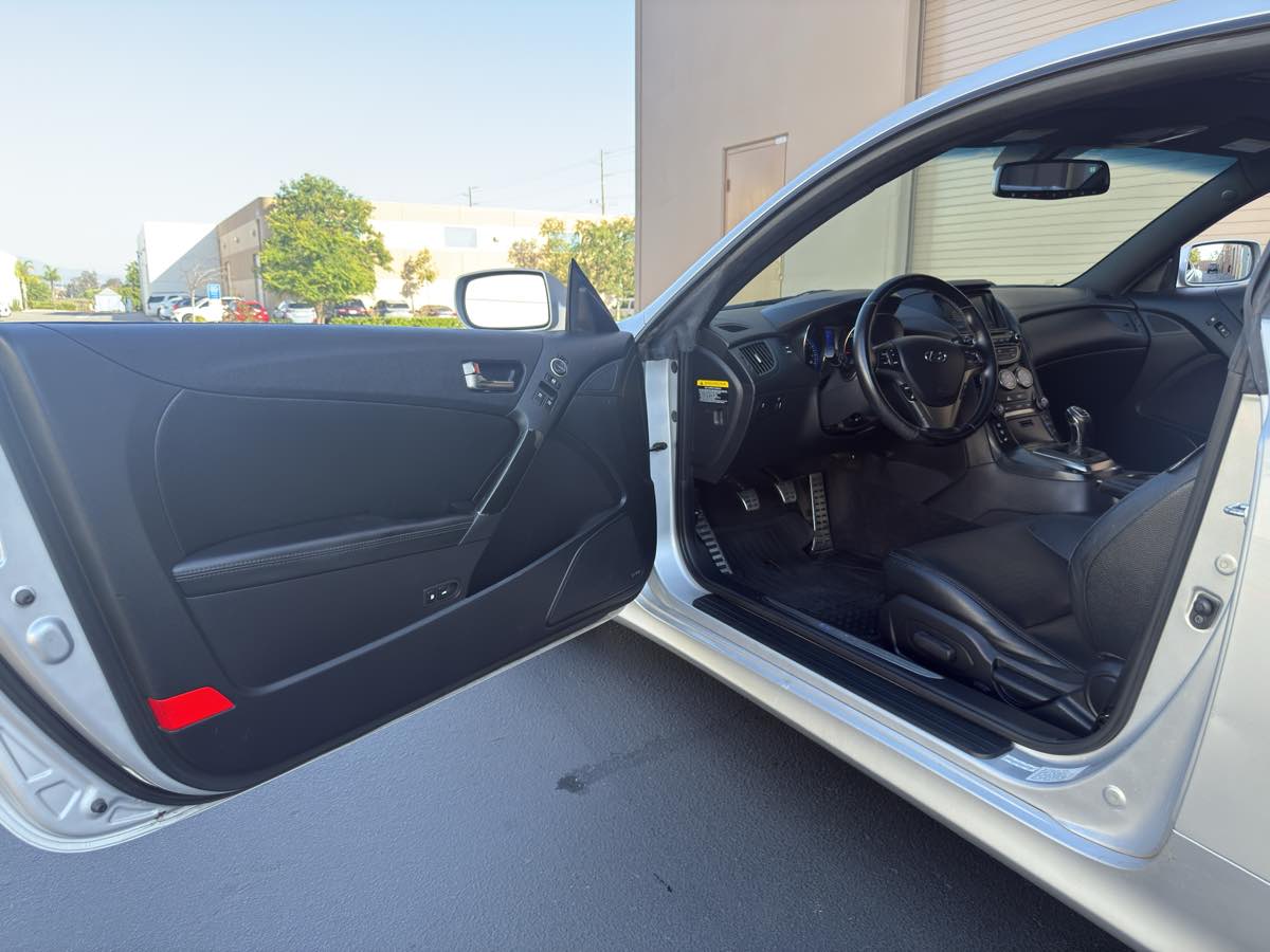 2014 Hyundai Genesis Coupe 3.8 Ultimate photo 13