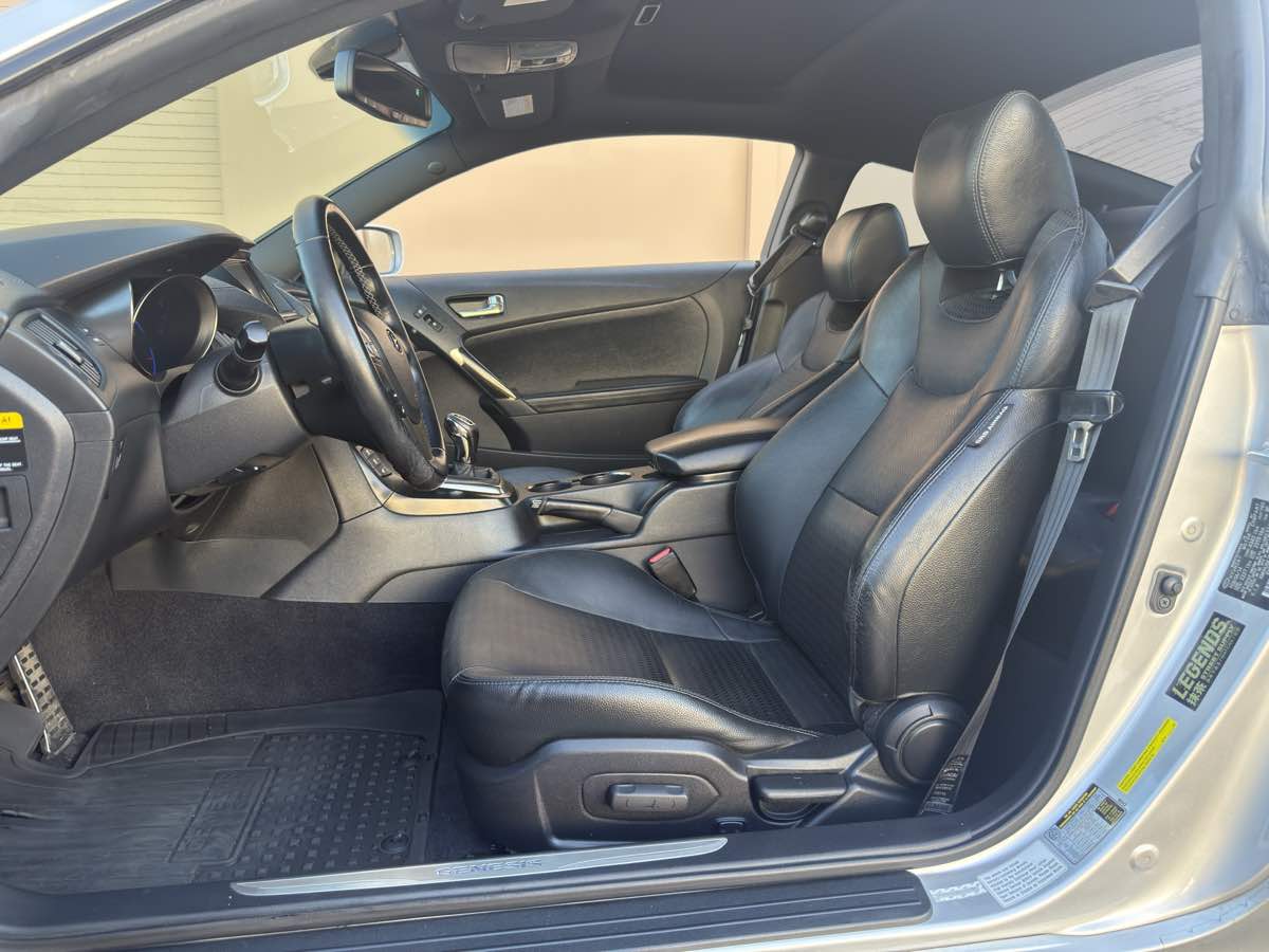 2014 Hyundai Genesis Coupe 3.8 Ultimate photo 15