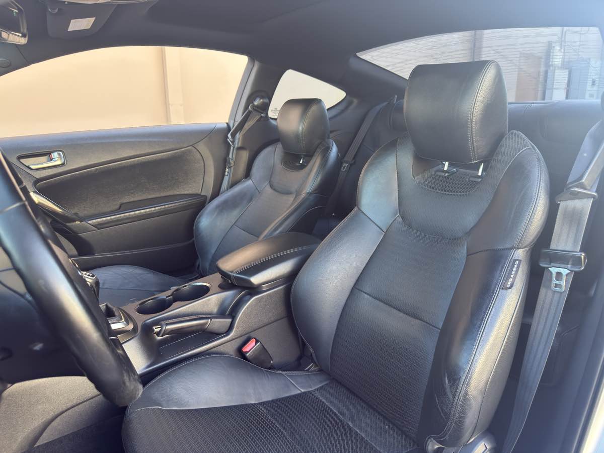 2014 Hyundai Genesis Coupe 3.8 Ultimate photo 16