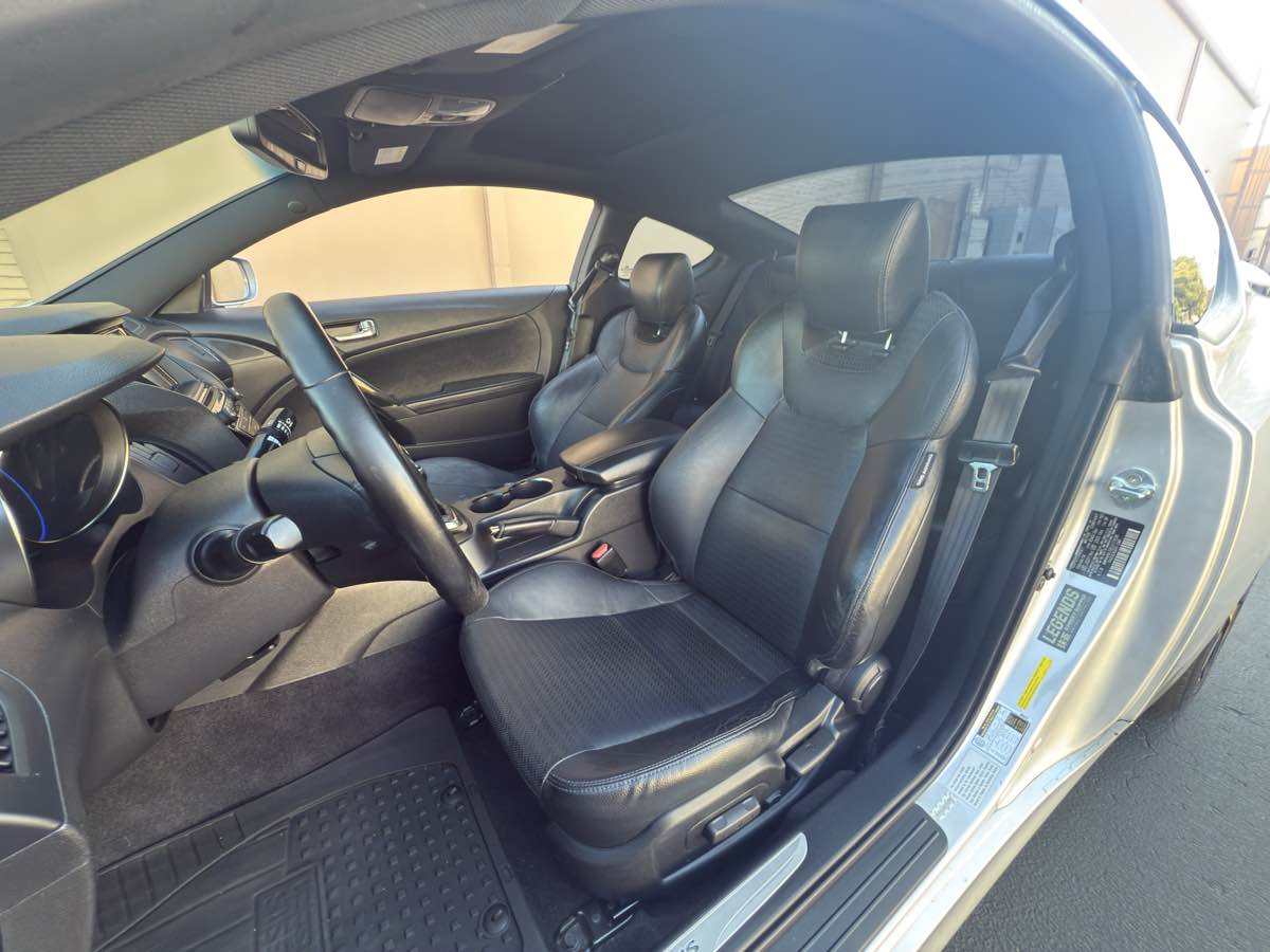 2014 Hyundai Genesis Coupe 3.8 Ultimate photo 17