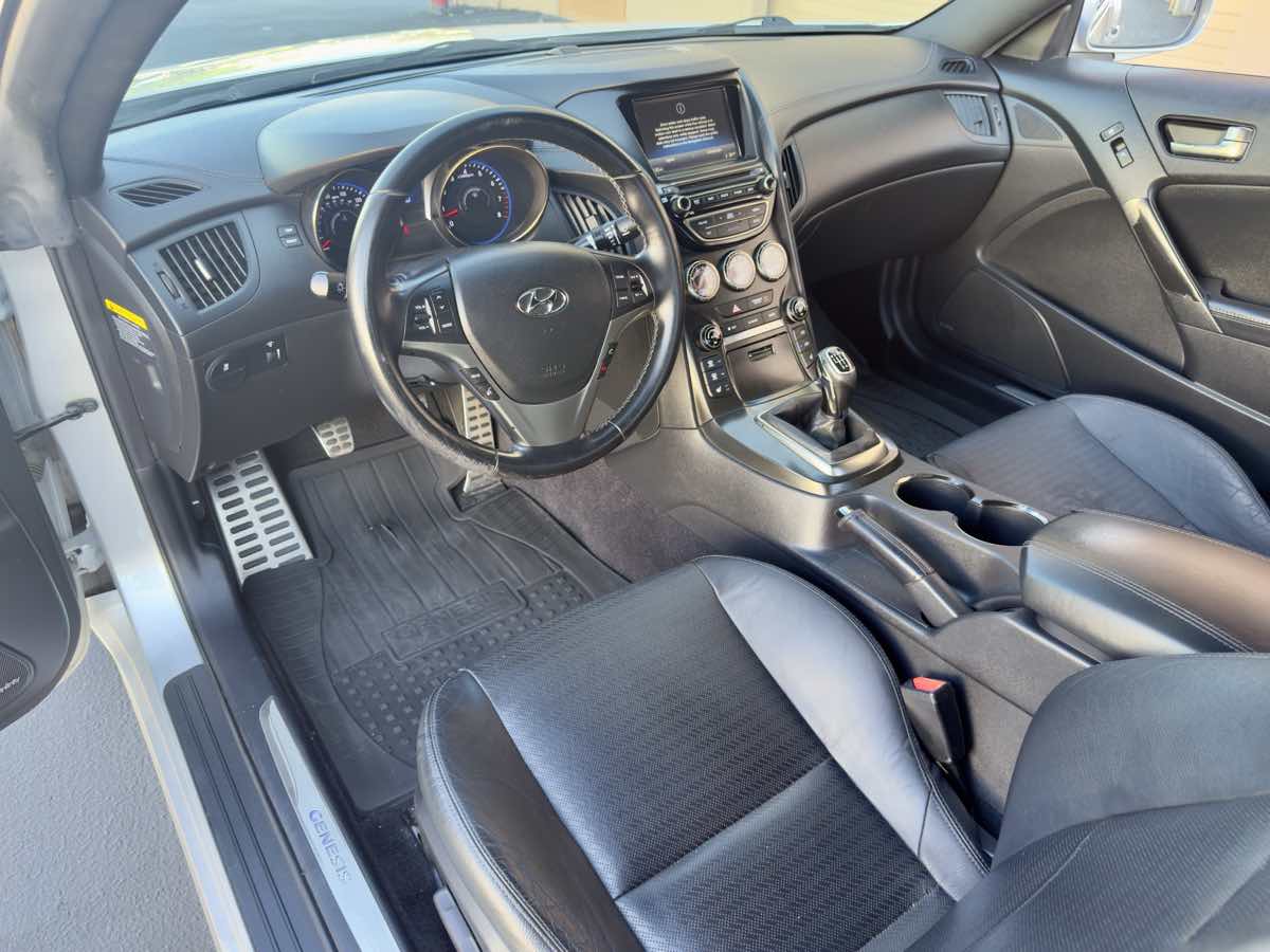 2014 Hyundai Genesis Coupe 3.8 Ultimate photo 19