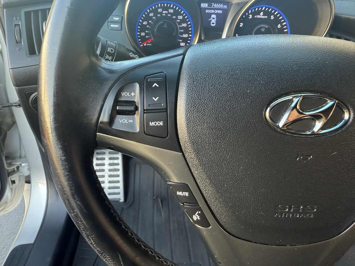 2014 Hyundai Genesis Coupe 3.8 Ultimate photo 22
