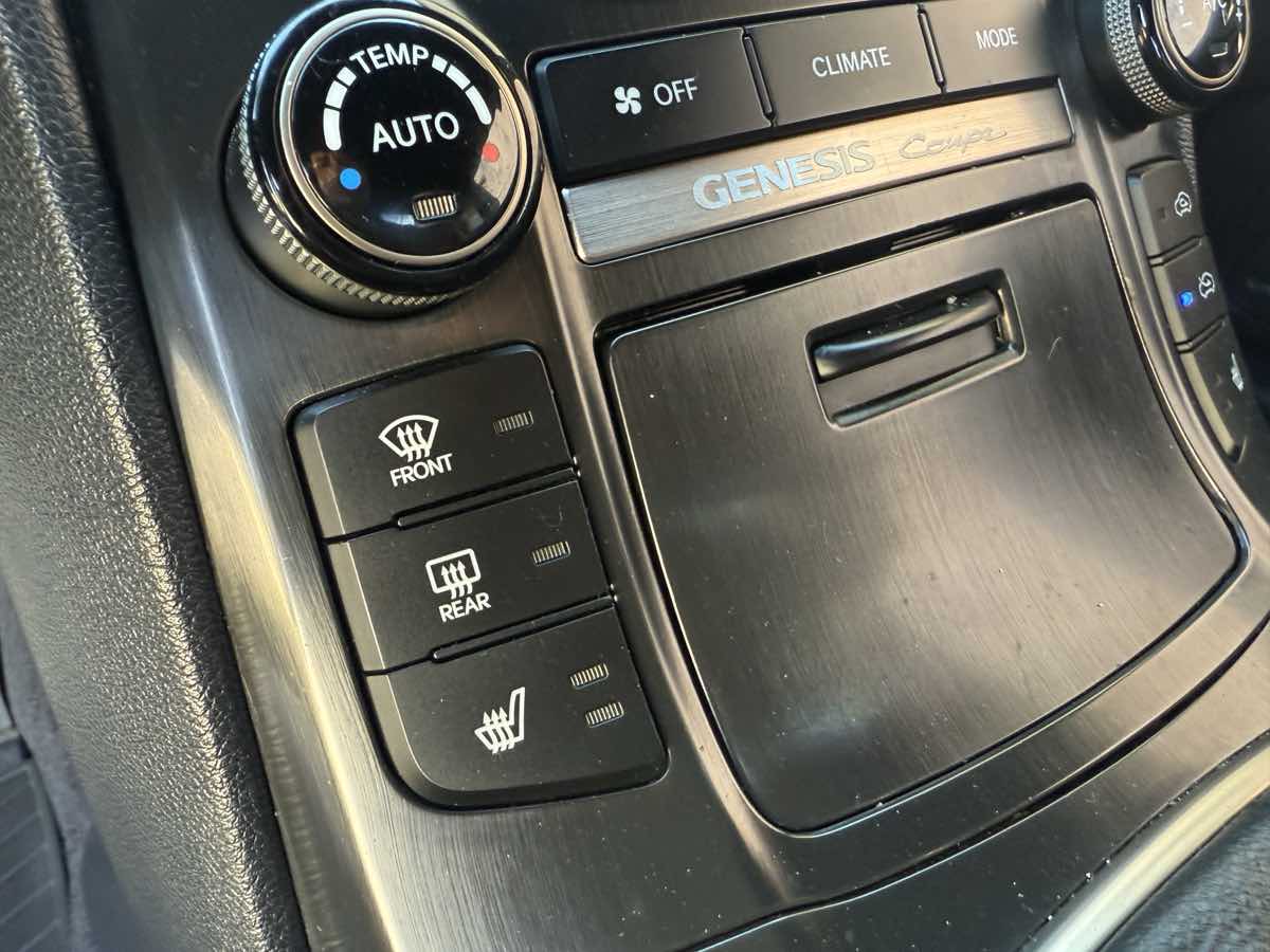 2014 Hyundai Genesis Coupe 3.8 Ultimate photo 31