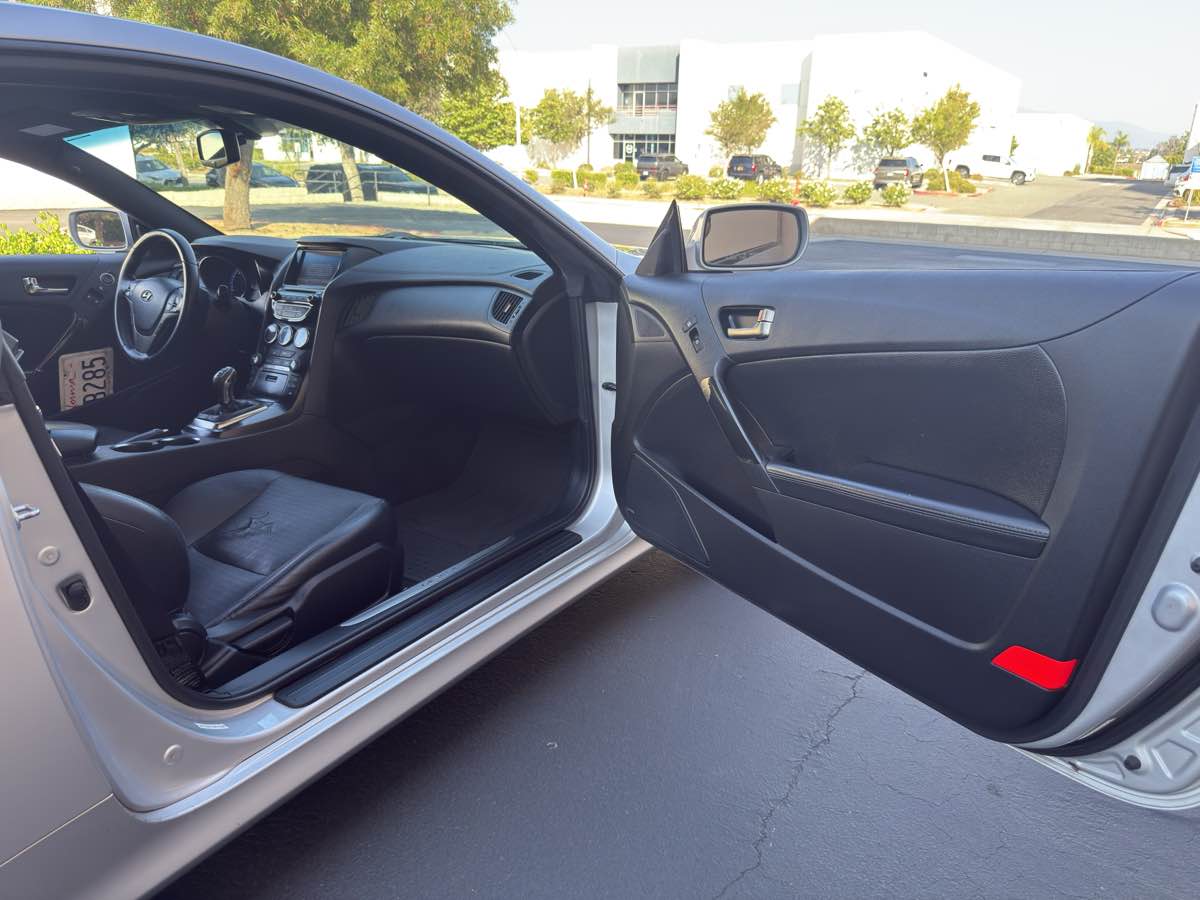 2014 Hyundai Genesis Coupe 3.8 Ultimate photo 37