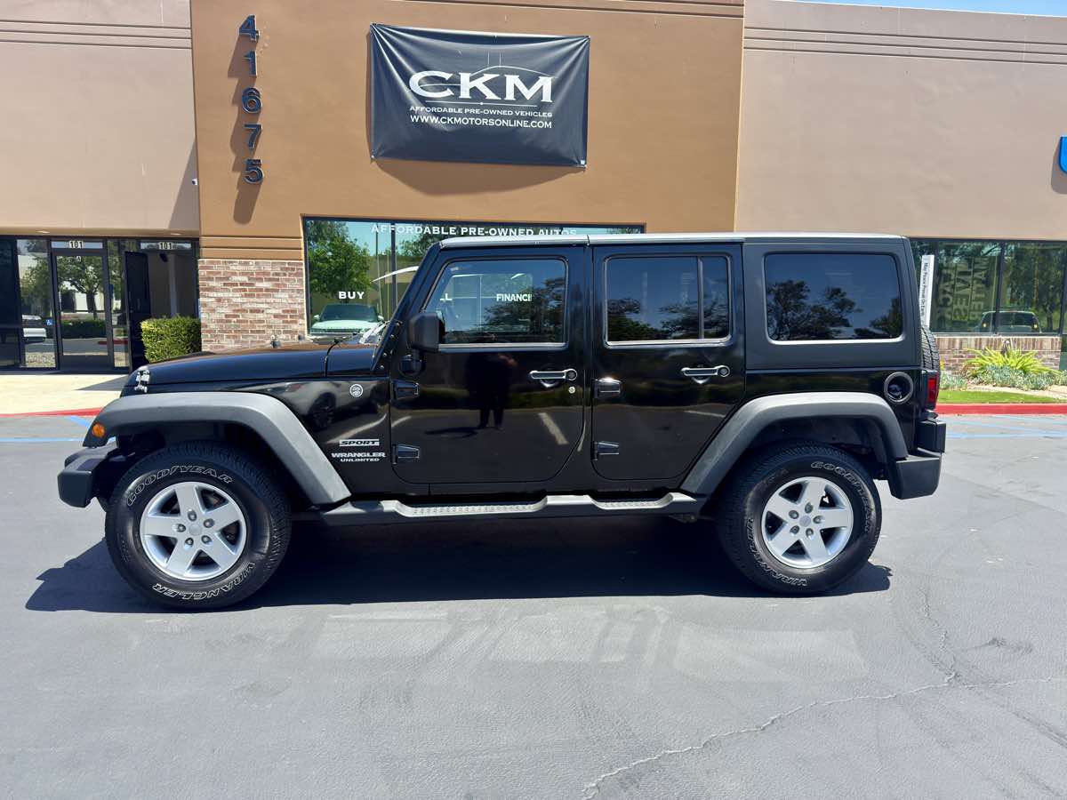 2013 Jeep Wrangler Unlimited Sport photo 3