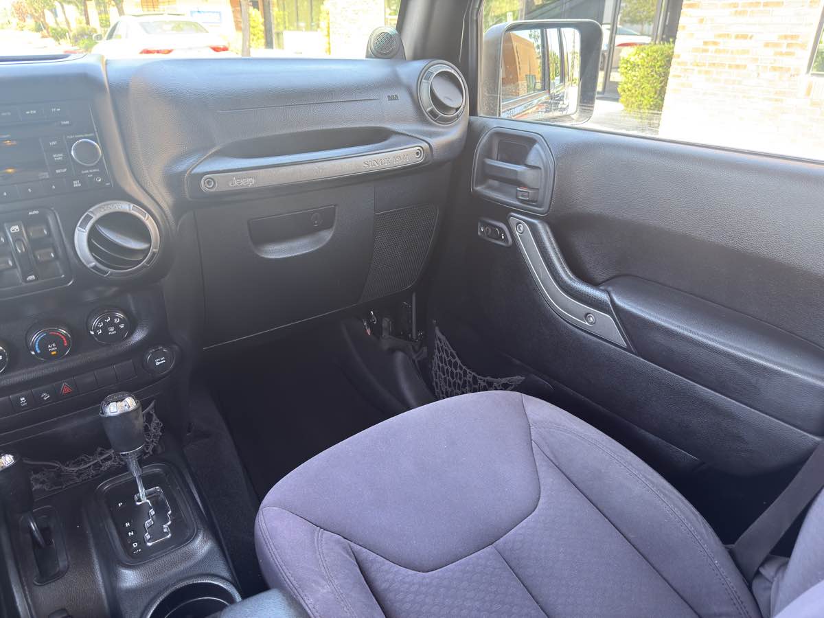 2013 Jeep Wrangler Unlimited Sport photo 21