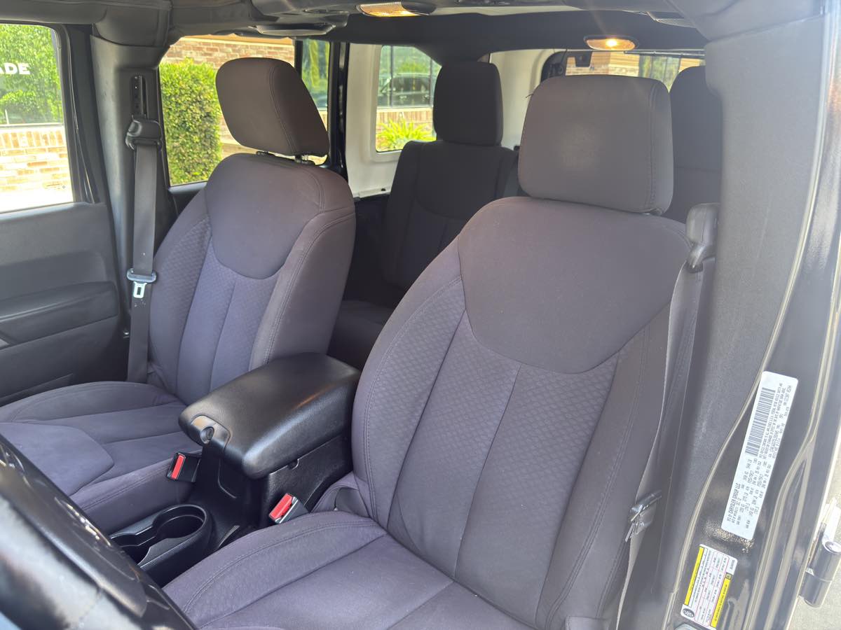 2013 Jeep Wrangler Unlimited Sport photo 31
