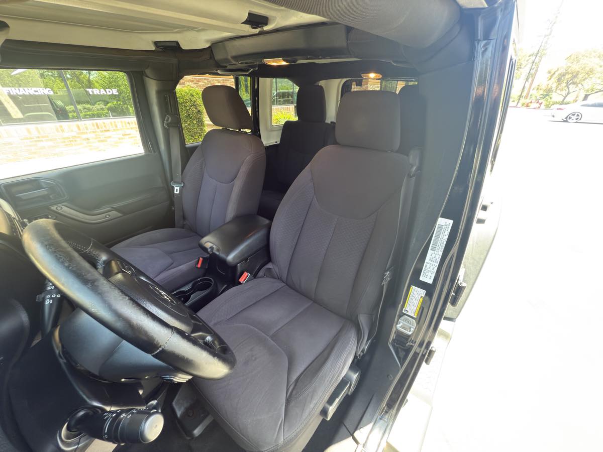 2013 Jeep Wrangler Unlimited Sport photo 32