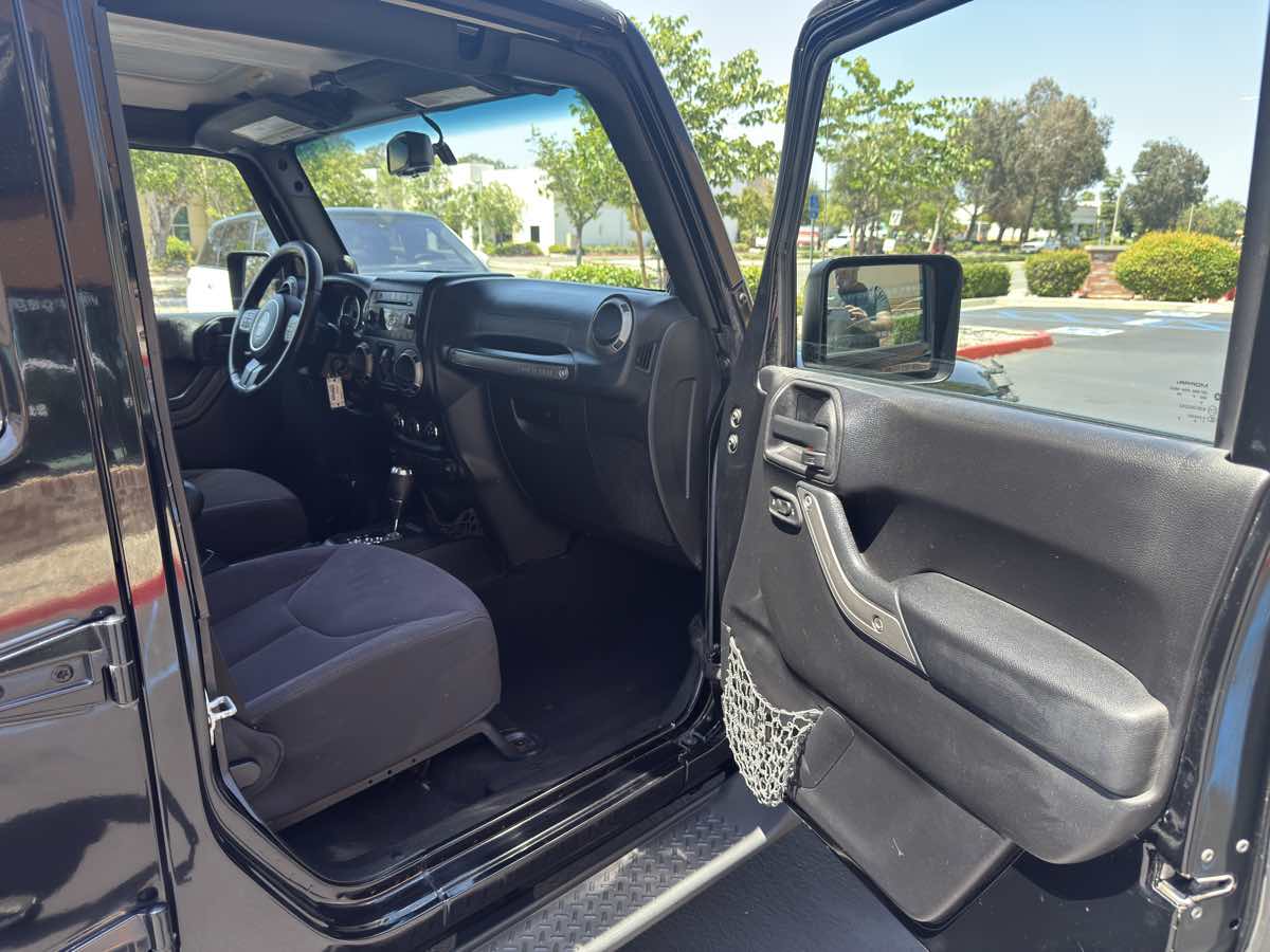 2013 Jeep Wrangler Unlimited Sport photo 40