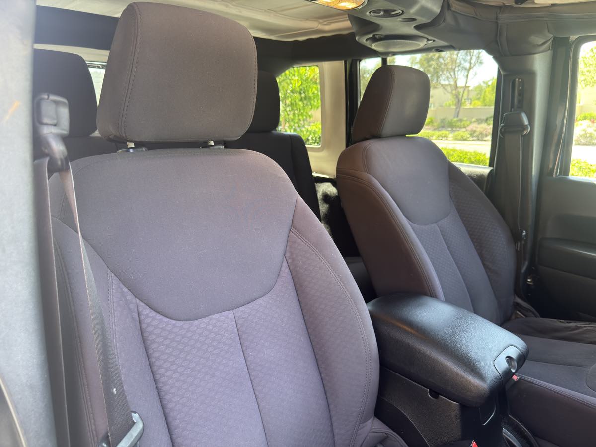 2013 Jeep Wrangler Unlimited Sport photo 42